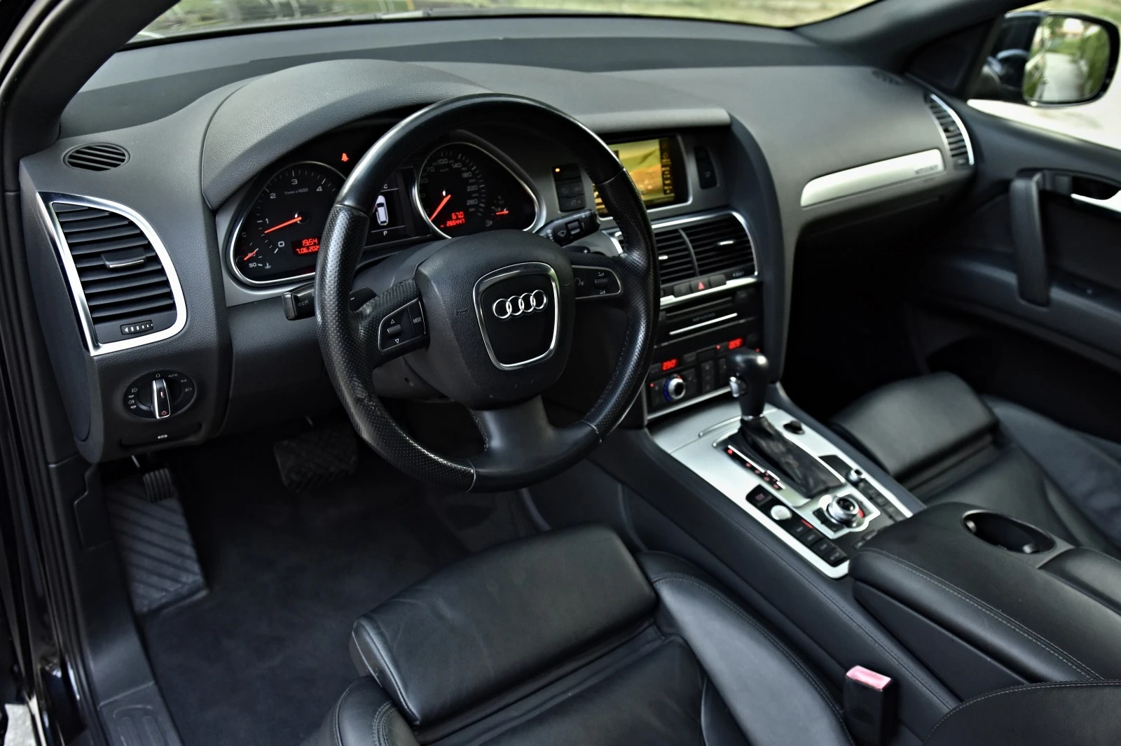 Audi Q7 4.2TDI\CAMERA\PANORAMA\BOSE\7 Местна\ - изображение 9