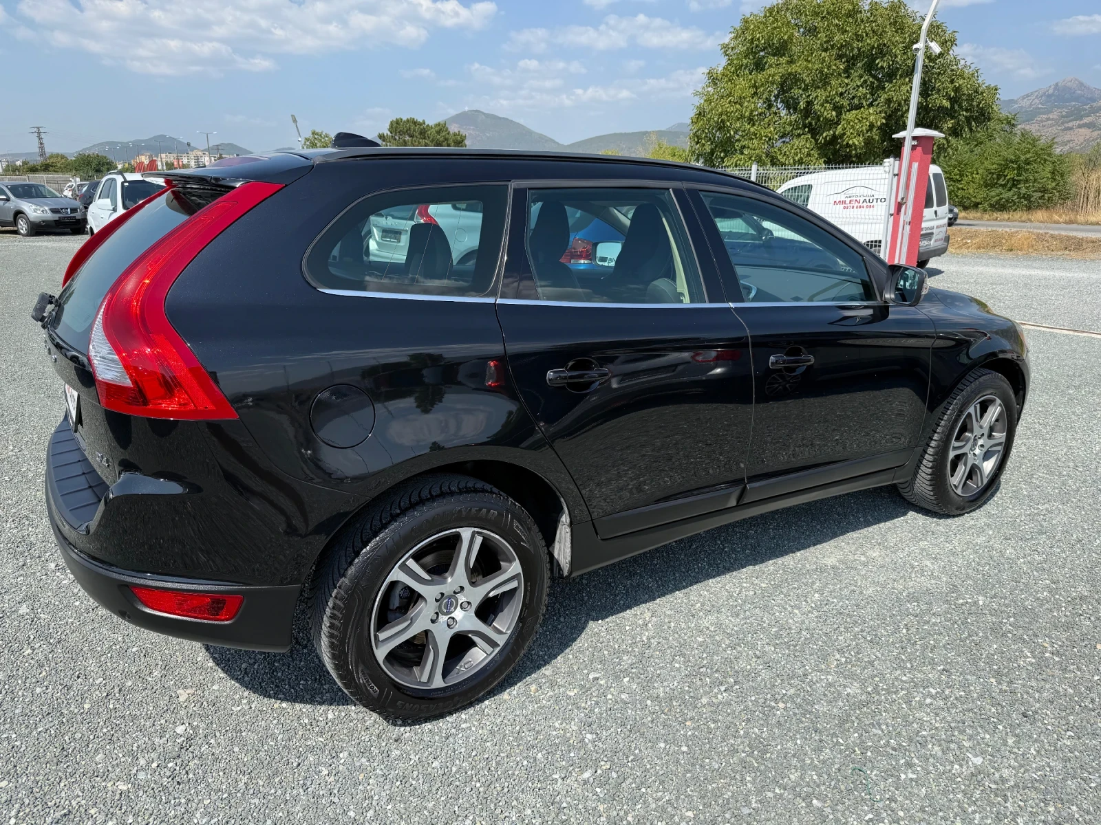 Volvo XC60 (KATO НОВА) - изображение 5