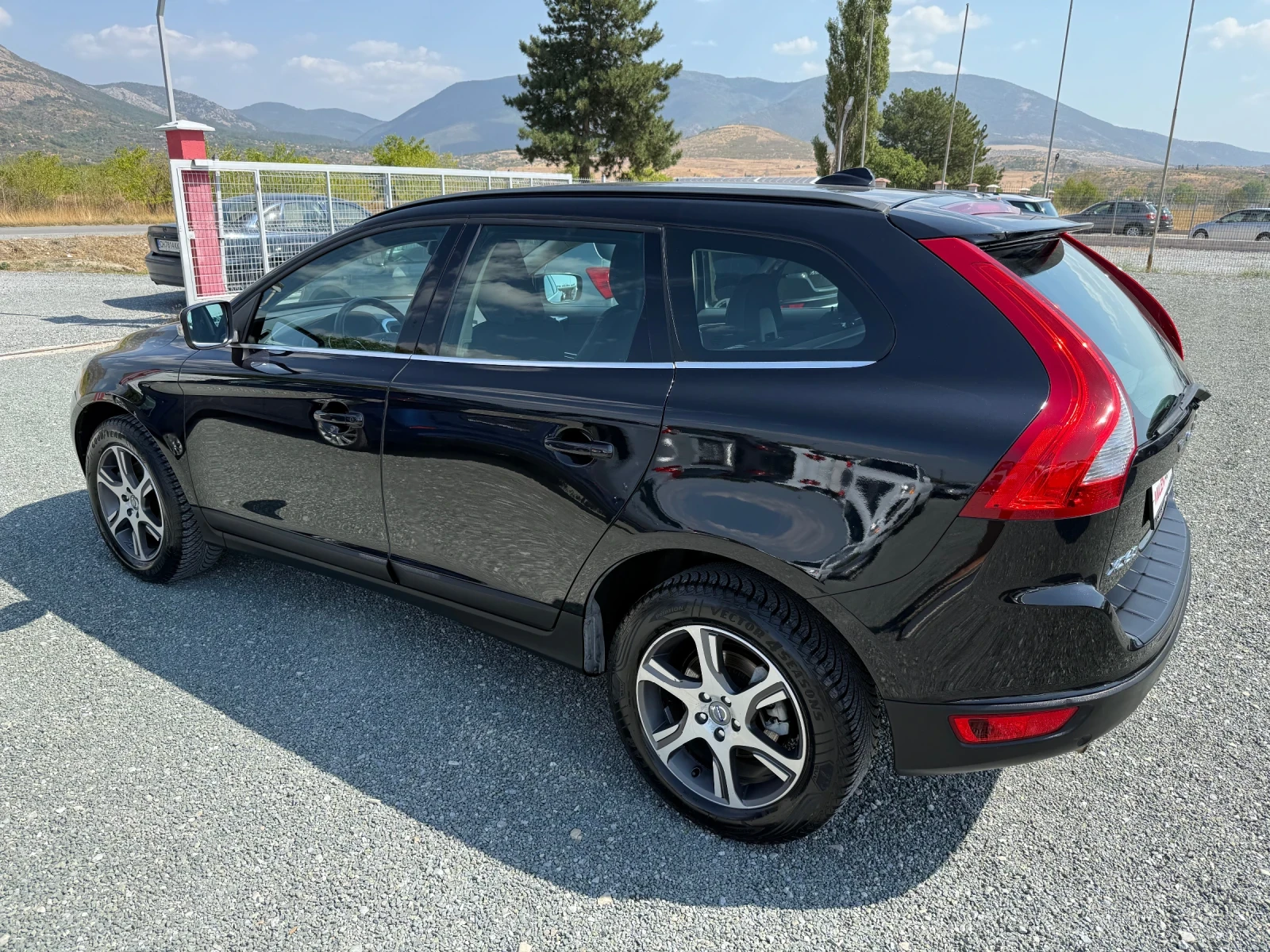 Volvo XC60 (KATO НОВА) - изображение 9