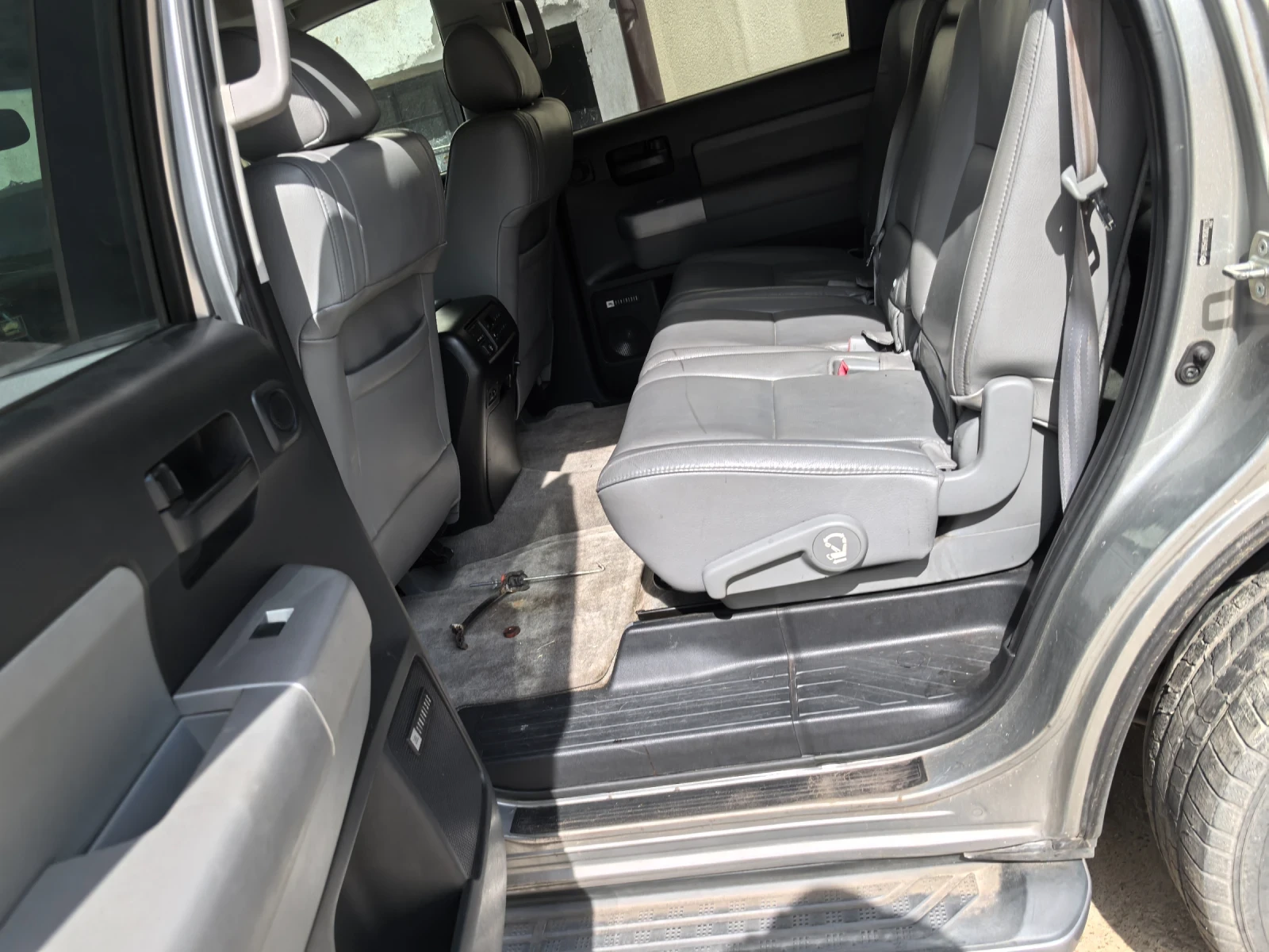 Toyota Sequoia 5.7.. 4х4  - изображение 7