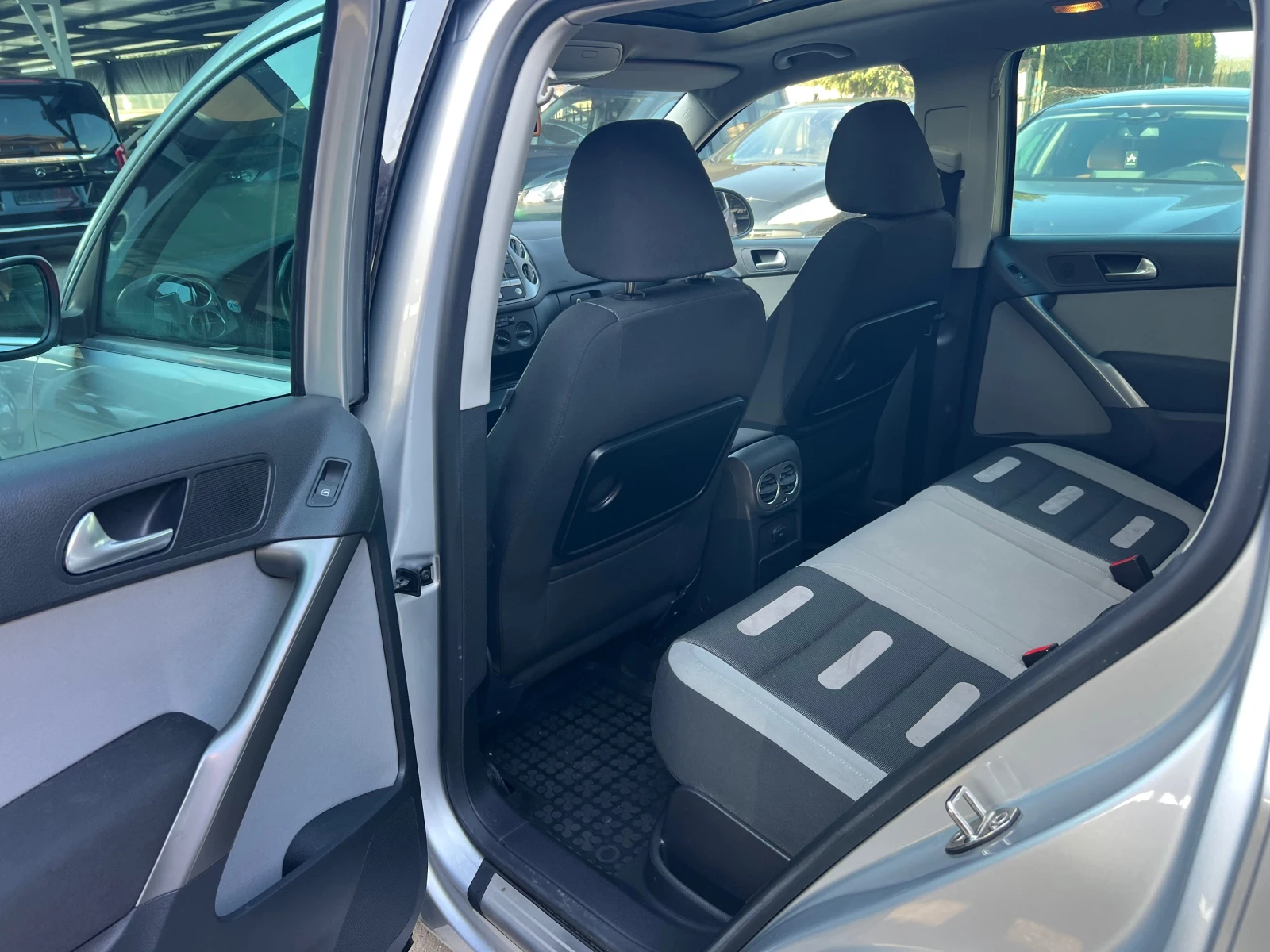 VW Tiguan Германия перфект, снимка 8 - Автомобили и джипове - 53833535