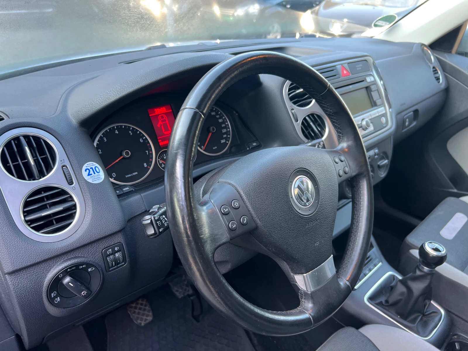 VW Tiguan Германия перфект, снимка 11 - Автомобили и джипове - 53833535