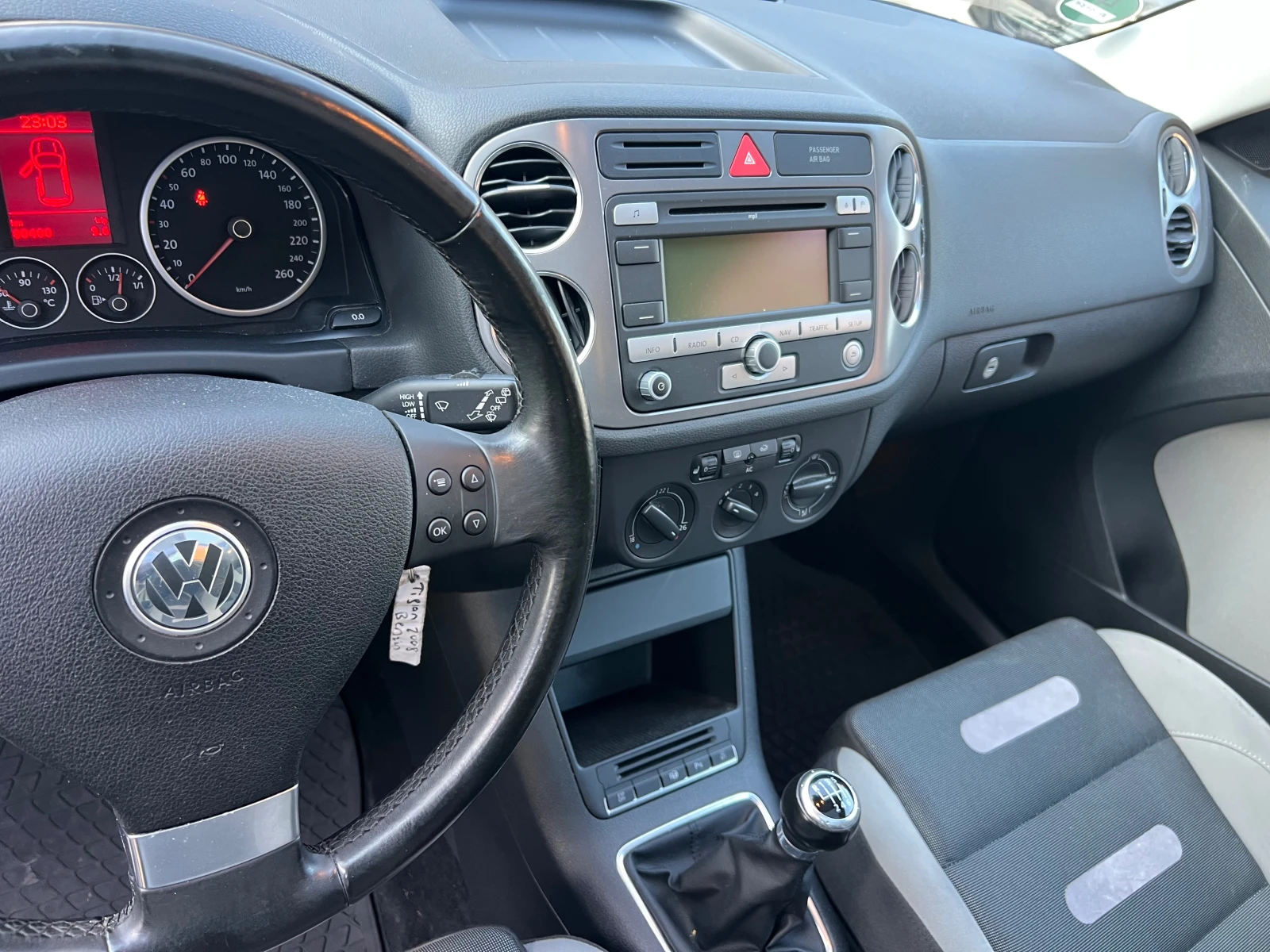 VW Tiguan Германия перфект, снимка 14 - Автомобили и джипове - 53833535