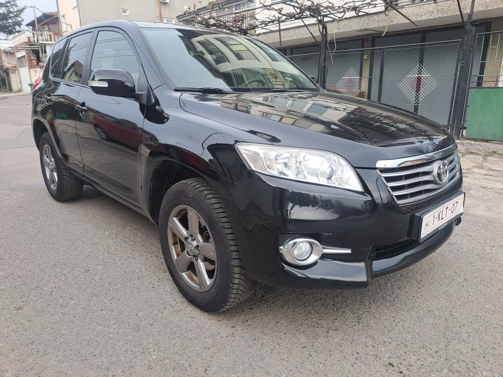 Toyota Rav4 2.0 БЕНЗИН КОЖА, снимка 2 - Автомобили и джипове - 53881849