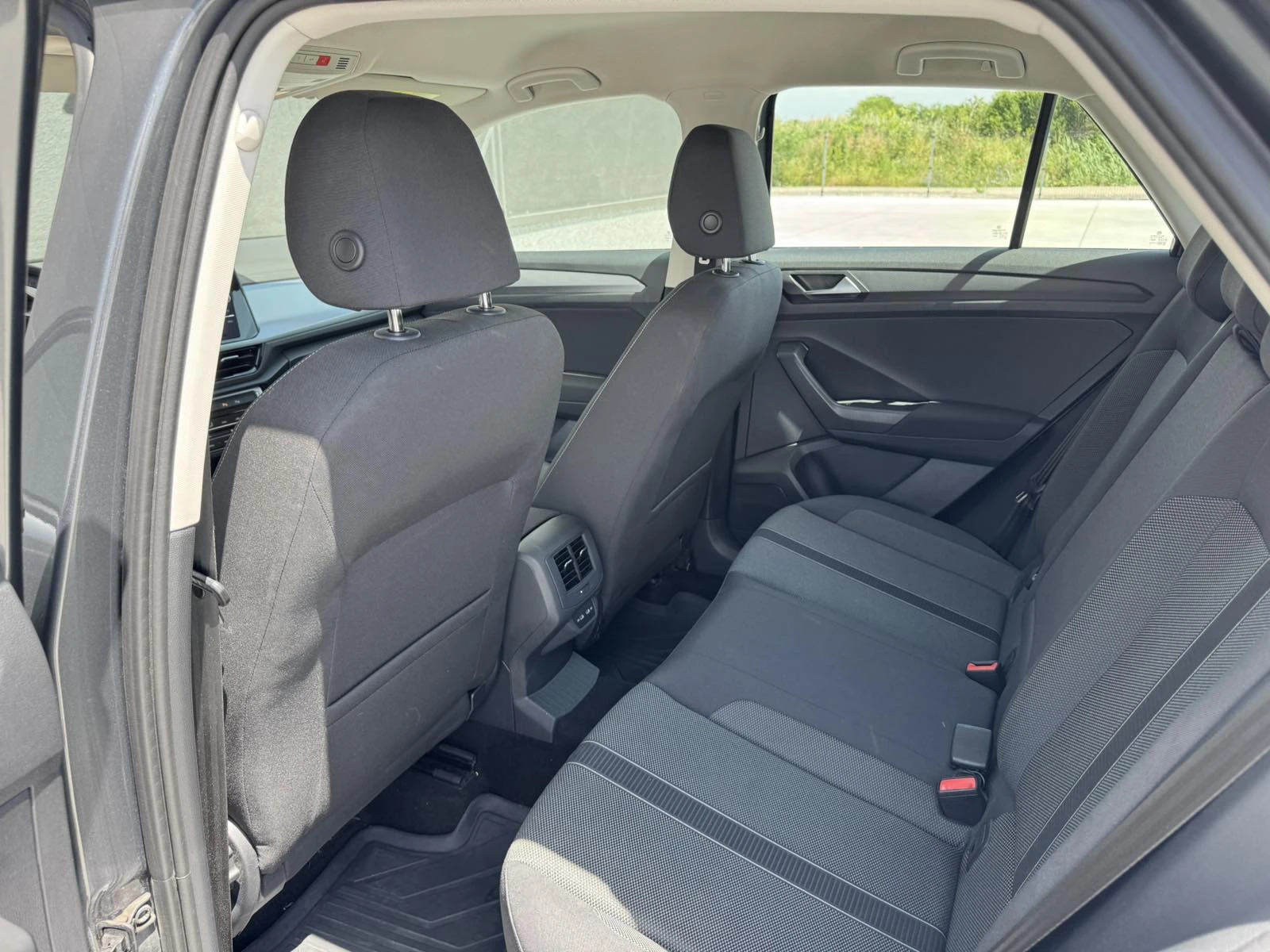 VW T-Roc, снимка 12 - Автомобили и джипове - 54734303