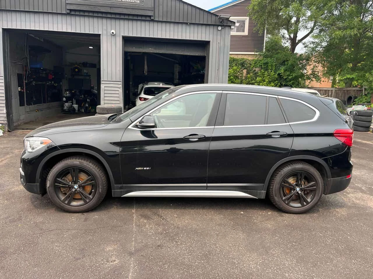 BMW X1 xDrive28i | CARFAX | АВТОКРЕДИТ БЕЗ ПЪРВОНАЧАЛНА , снимка 3 - Автомобили и джипове - 55335495