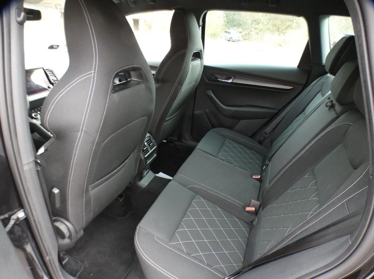 Skoda Karoq 2.0TDi* SPORTLINE* 4x4 , снимка 5 - Автомобили и джипове - 55409388