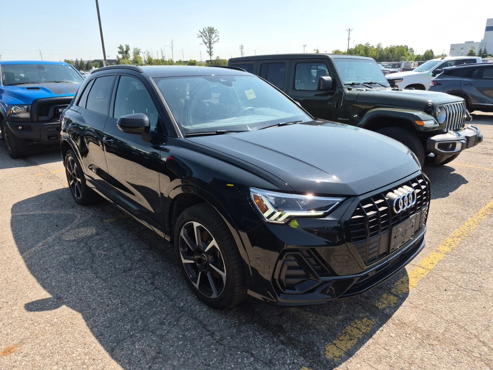 Audi Q3  TECHNIK / CARFAX / S-LINE, снимка 2 - Автомобили и джипове - 55939816