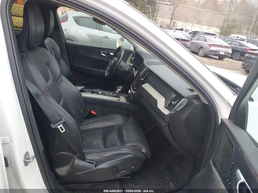 Volvo XC60, снимка 7 - Автомобили и джипове - 56687831