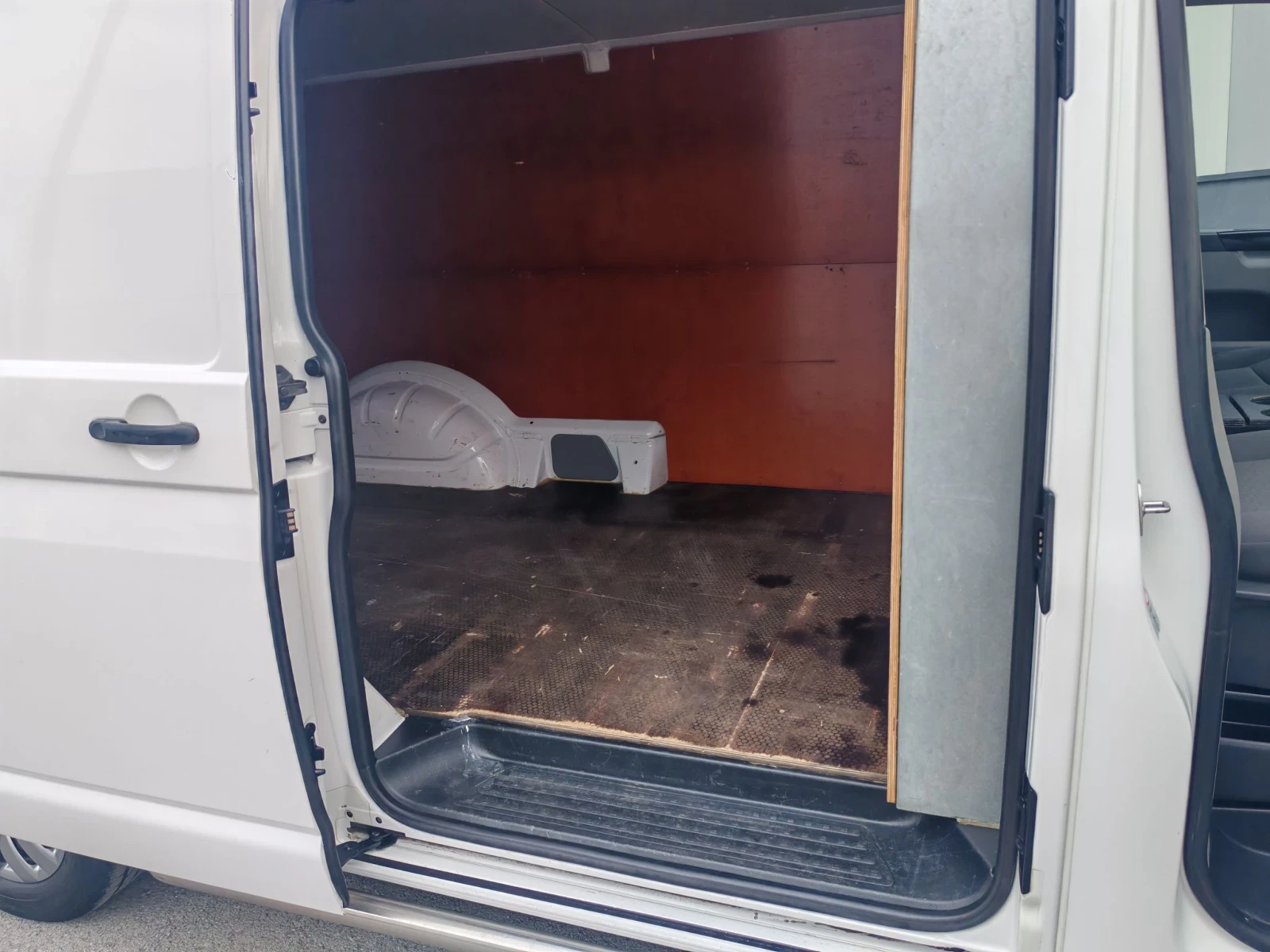 VW Transporter 2.0TDI 140KS LONG!!! , снимка 8 - Бусове и автобуси - 56483841