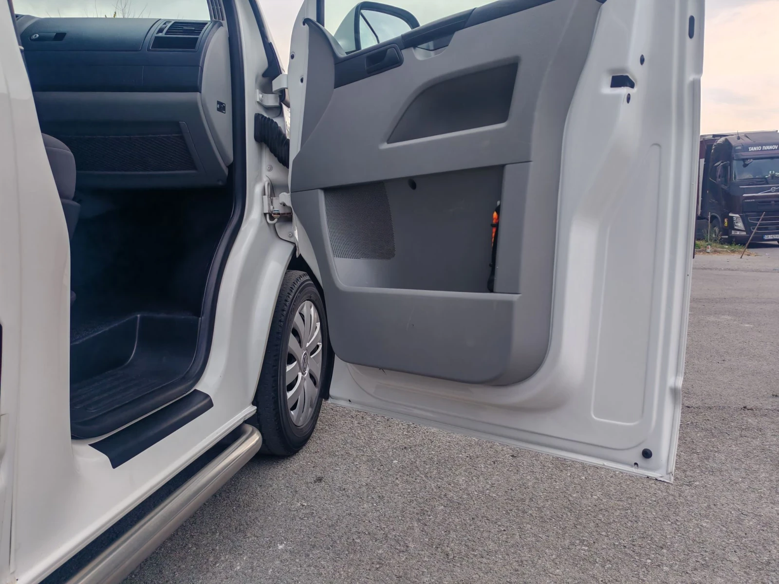VW Transporter 2.0TDI 140KS LONG!!! , снимка 9 - Бусове и автобуси - 56483841