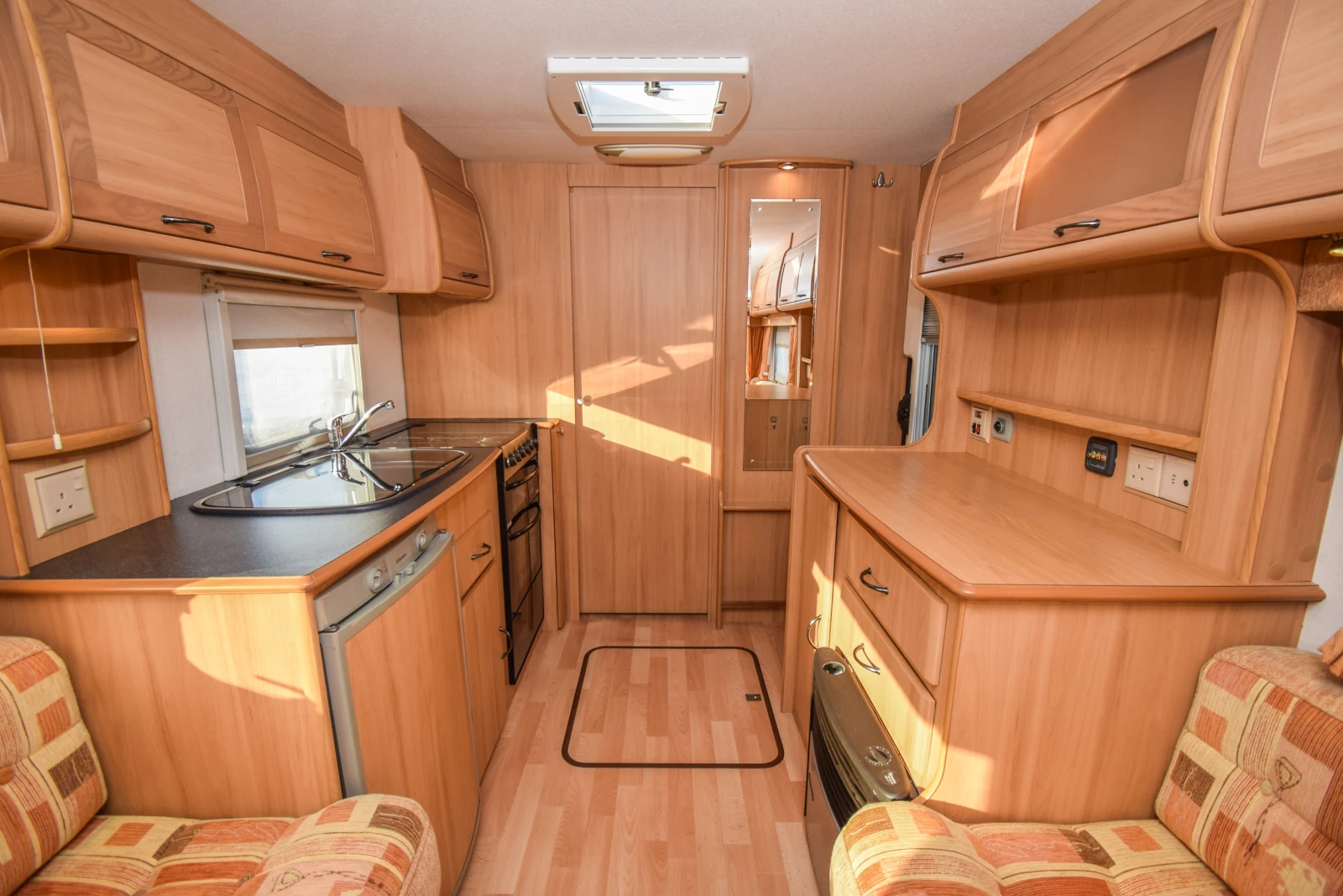 Каравана Avondale Argente 480-2, снимка 10 - Каравани и кемпери - 55669995