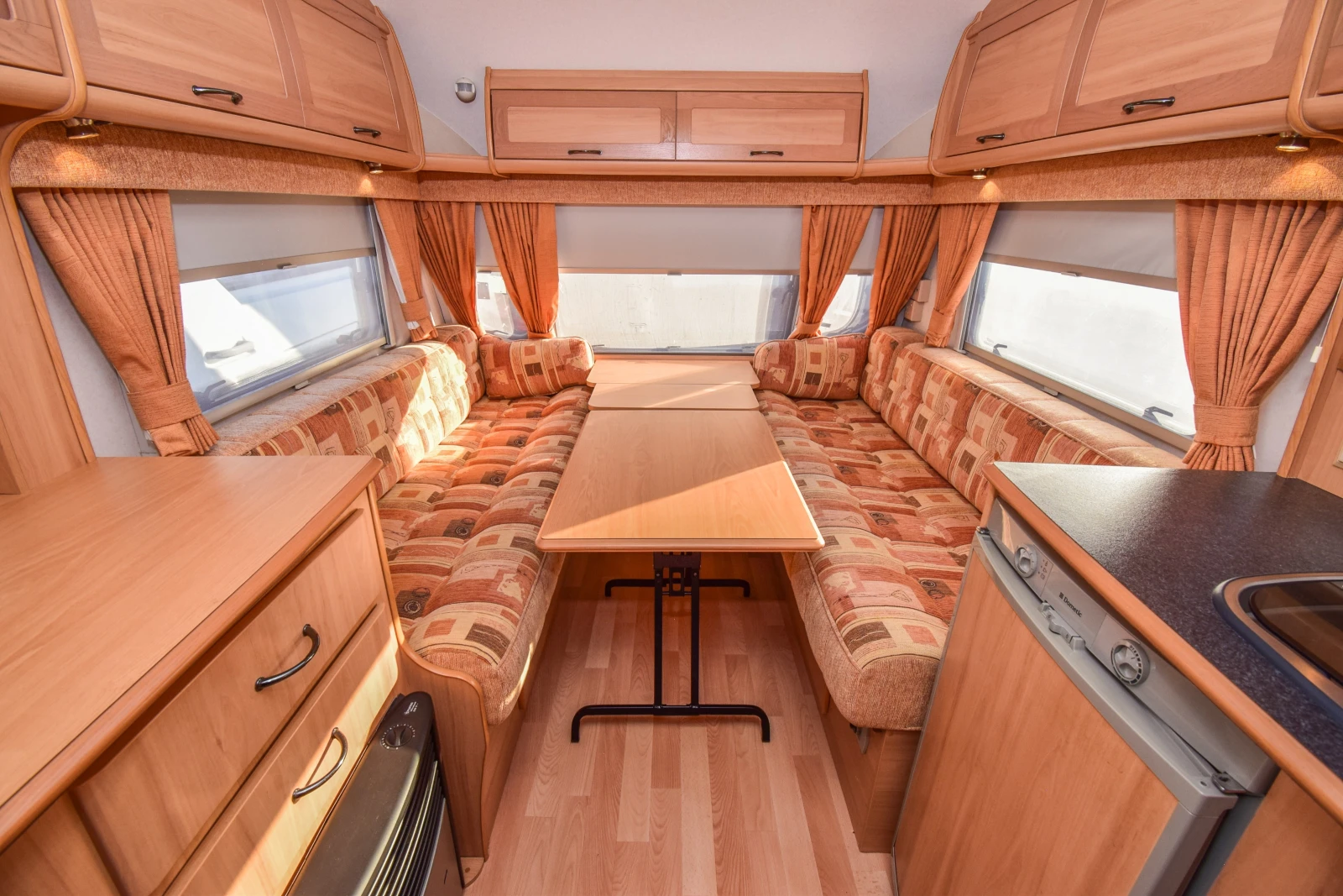 Каравана Avondale Argente 480-2, снимка 7 - Каравани и кемпери - 55669995