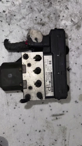 Спирачна помпа ABS за Toyota Corolla 2001, снимка 2