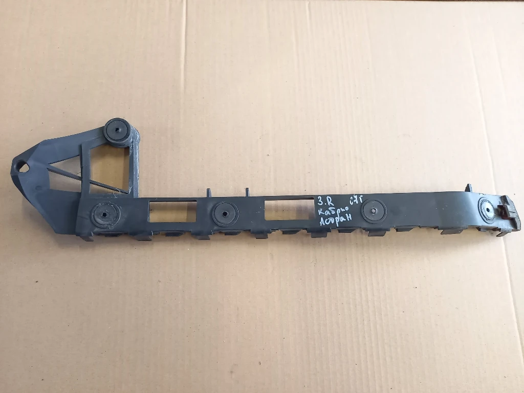 Водач задна броня десен Опел Астра Н 1.9цдти