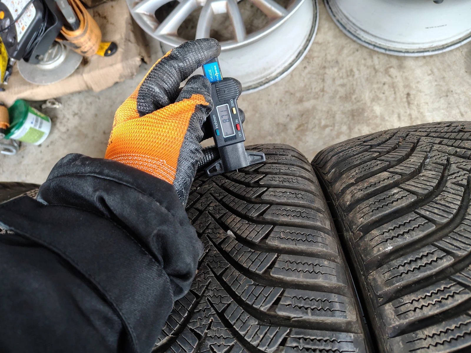 Гуми Зимни 195/50R15, снимка 4 - Гуми и джанти - 53752016