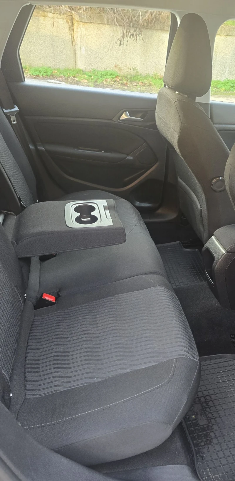 Peugeot 308 1.6 HDI, снимка 11 - Автомобили и джипове - 52629134