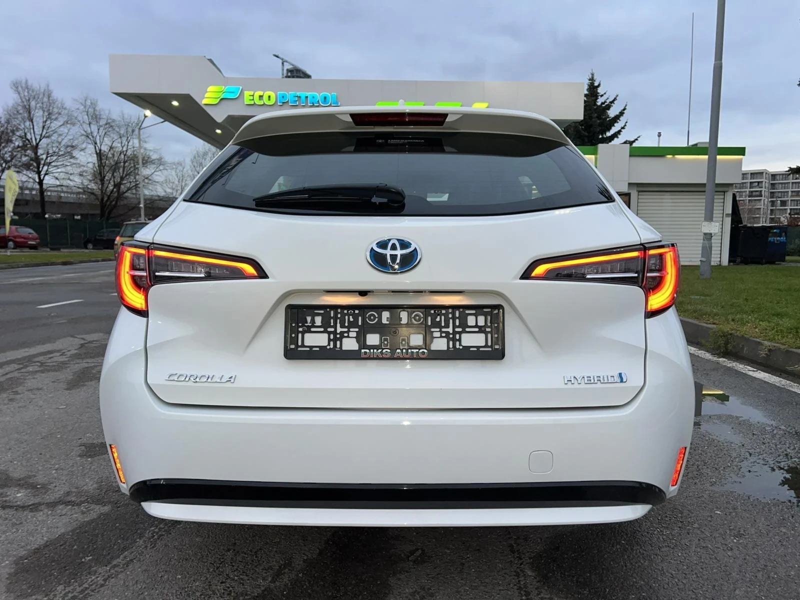 Toyota Corolla EXECUTIVE 1.8 HYBRID  - изображение 5