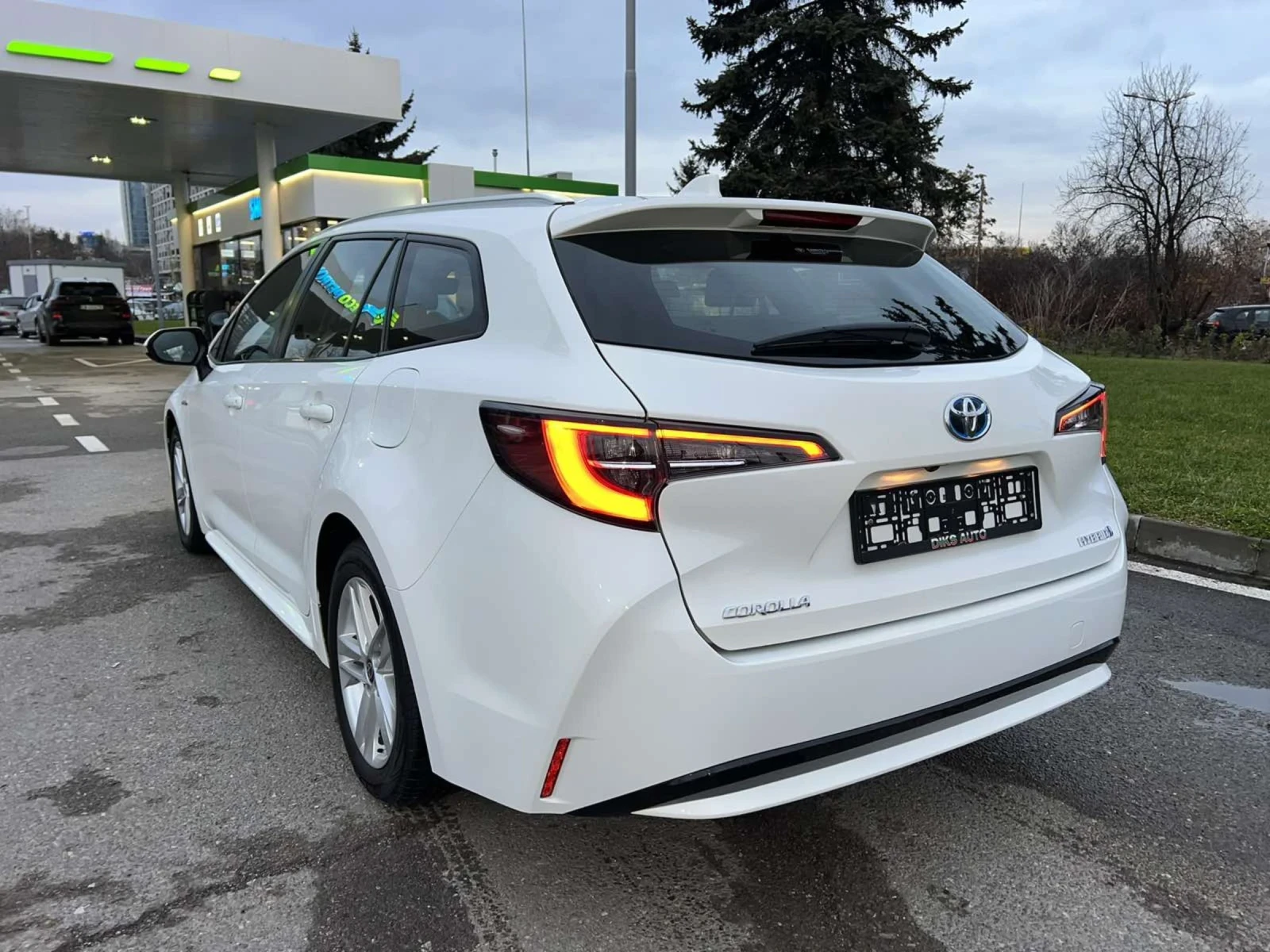 Toyota Corolla EXECUTIVE 1.8 HYBRID  - изображение 7