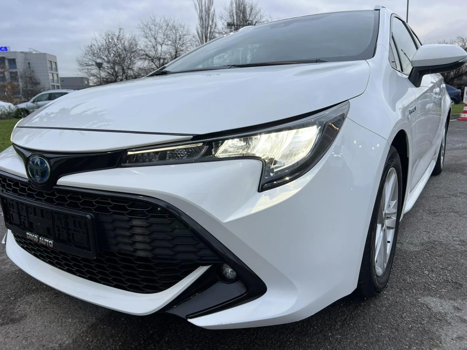 Toyota Corolla EXECUTIVE 1.8 HYBRID  - изображение 4