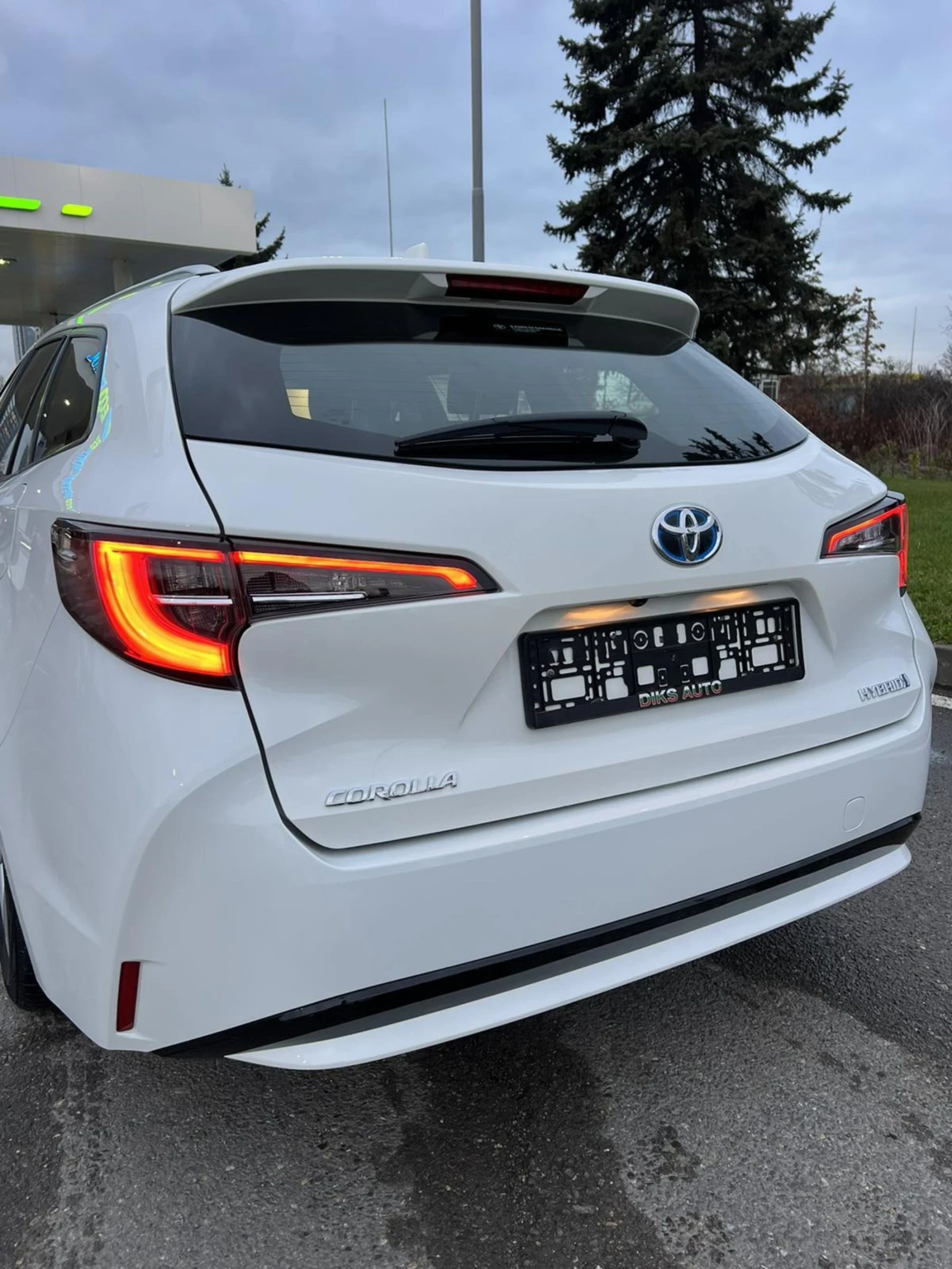 Toyota Corolla EXECUTIVE 1.8 HYBRID  - изображение 6