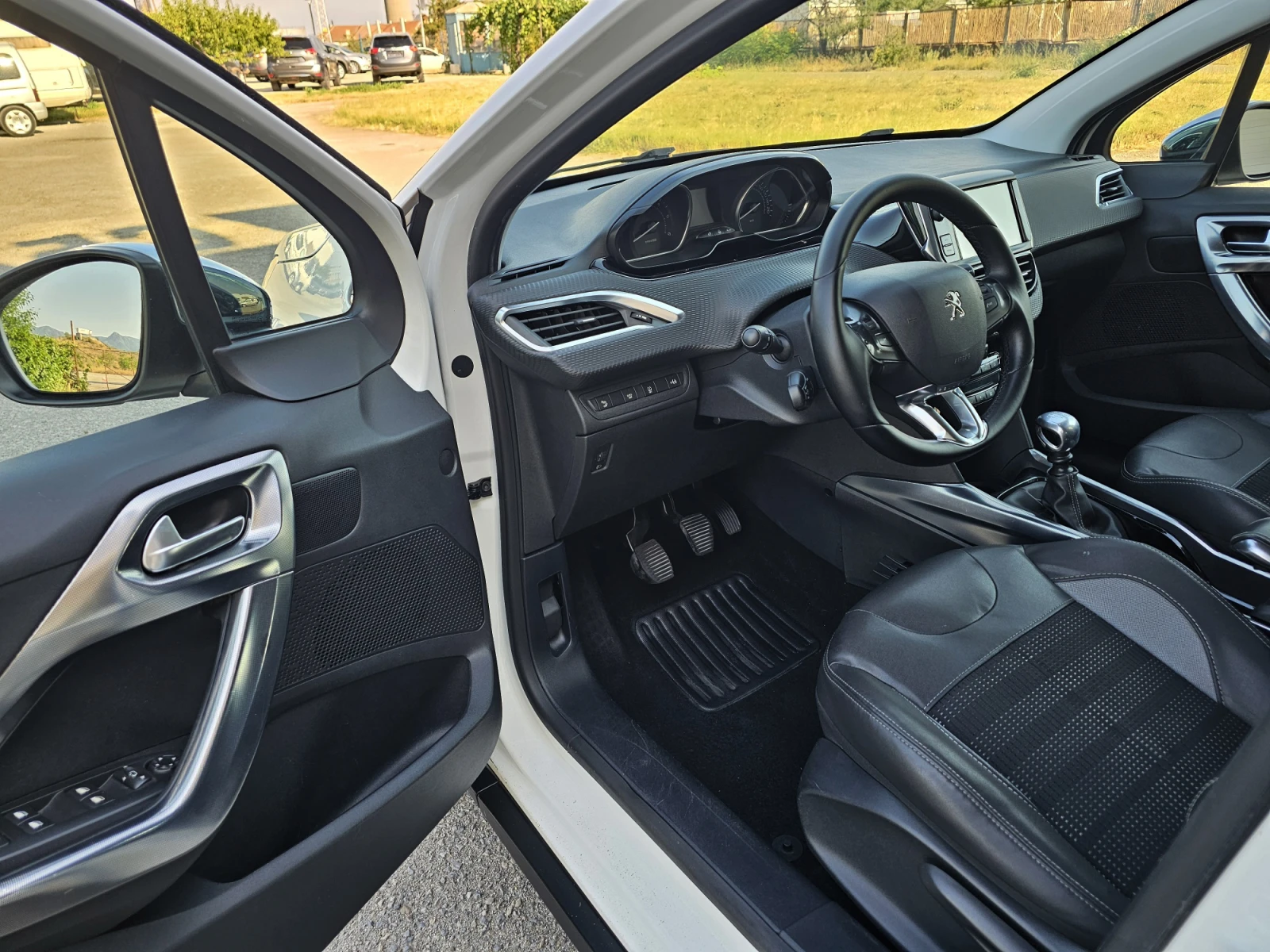 Peugeot 2008 1.6 e-HDI FELINE - изображение 9