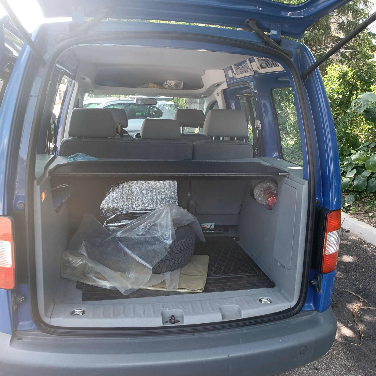 VW Caddy 2008, снимка 4 - Автомобили и джипове - 54820633