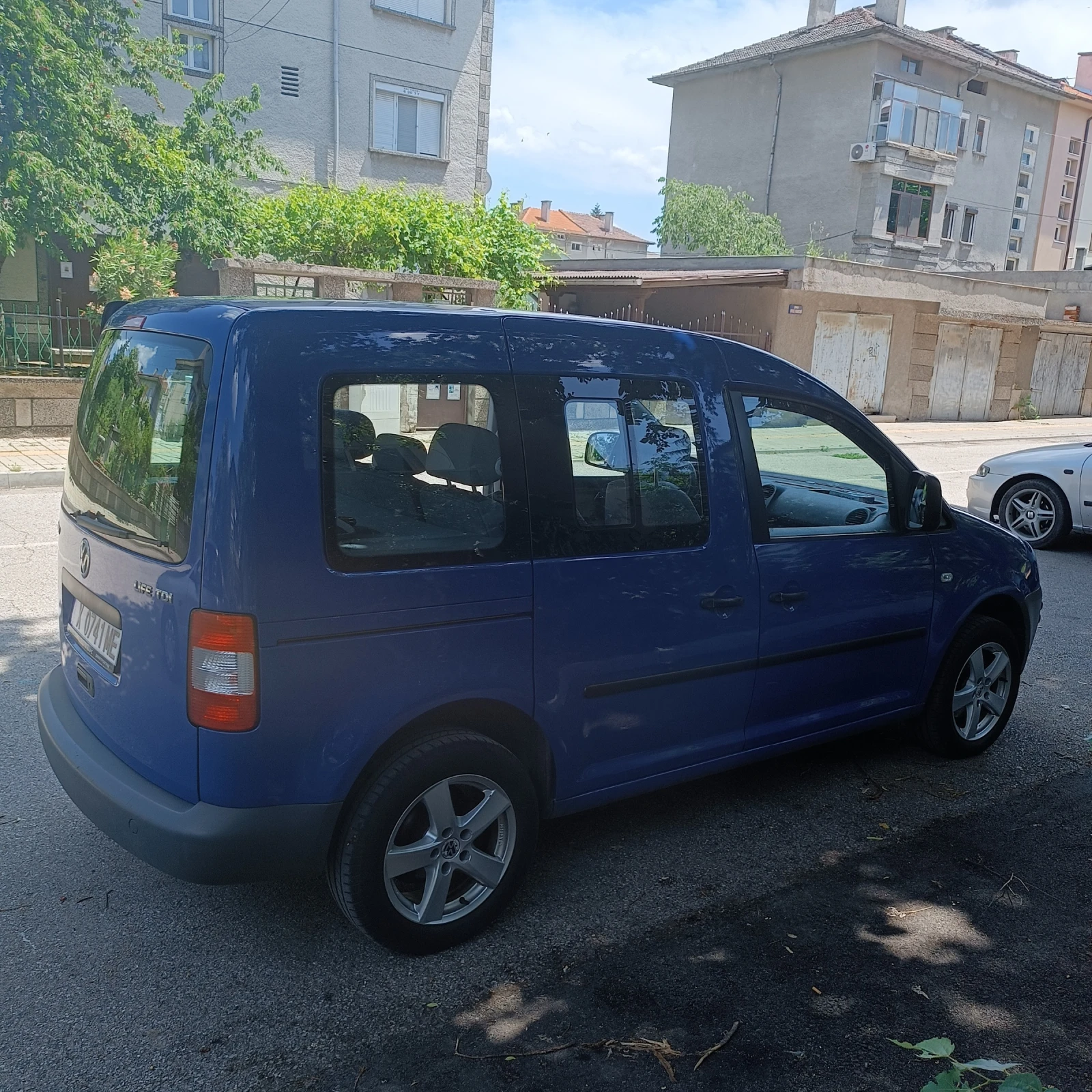 VW Caddy 2008, снимка 3 - Автомобили и джипове - 54820633