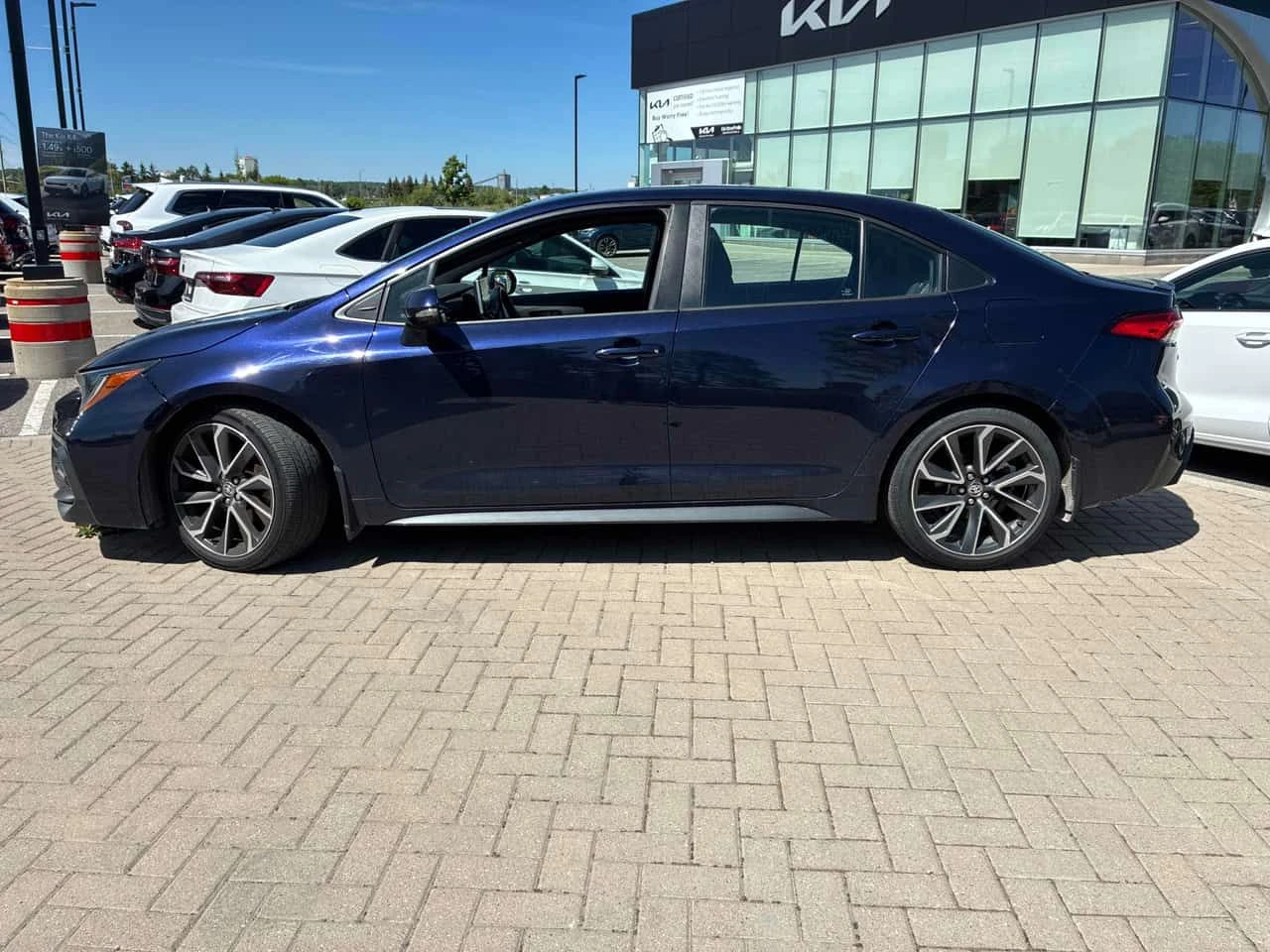 Toyota Corolla * SE CVT * АВТОКРЕДИТ БЕЗ ПЪРВОНАЧАЛНА ВНОСКА* , снимка 2 - Автомобили и джипове - 54837317