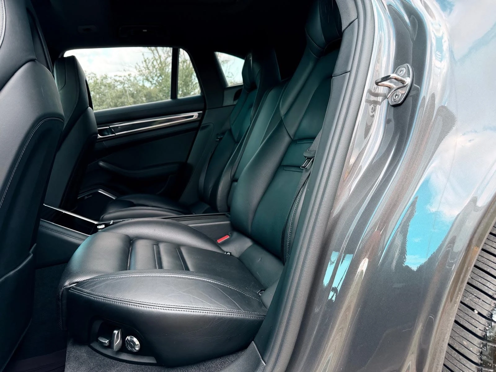 Porsche Panamera 4 Е Hybrid, снимка 10 - Автомобили и джипове - 55190195