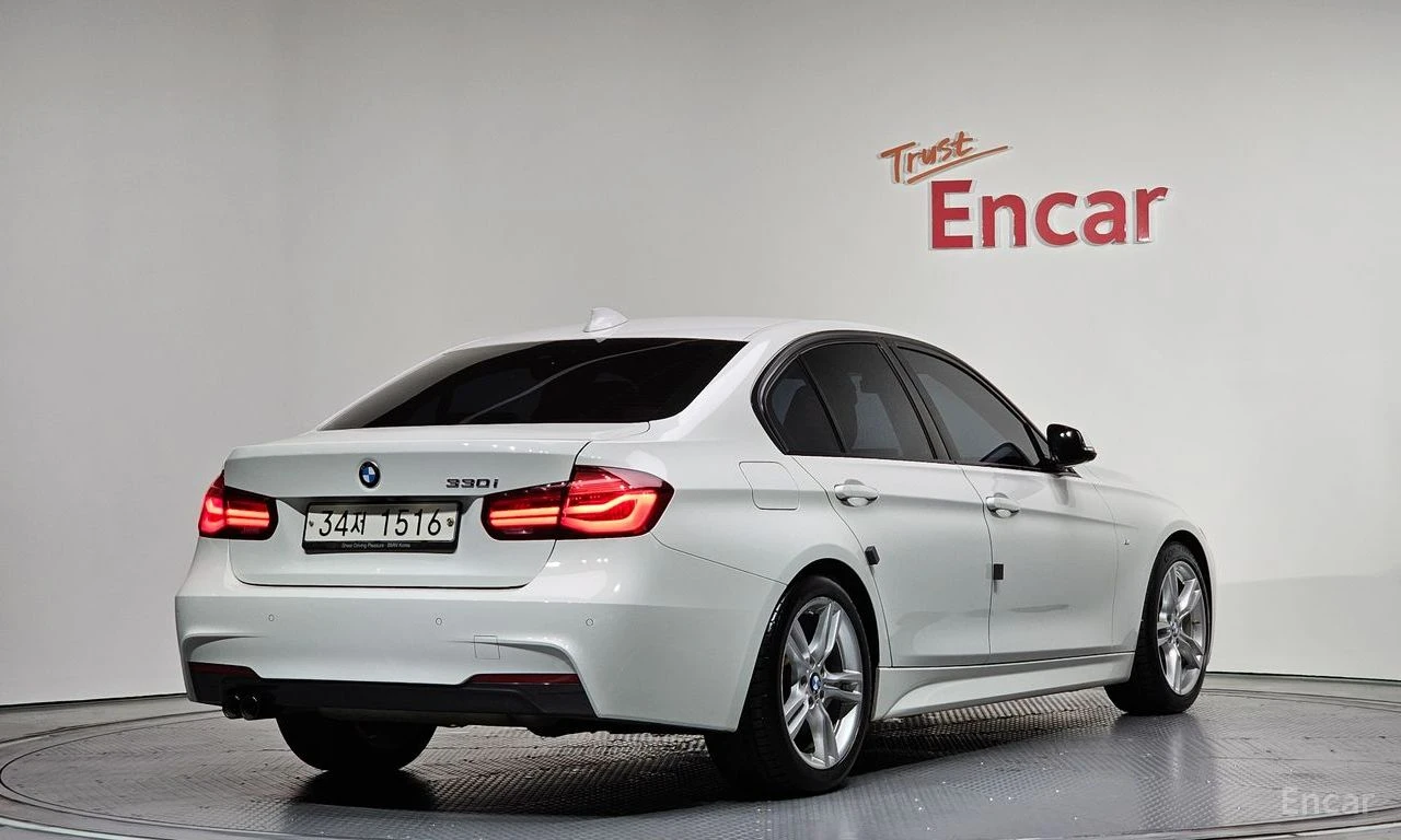 BMW 330 * ФИКСИРАНА ЦЕНА ДО БЪЛГАРИЯ * АВТОКРЕДИТ, снимка 3 - Автомобили и джипове - 55452407