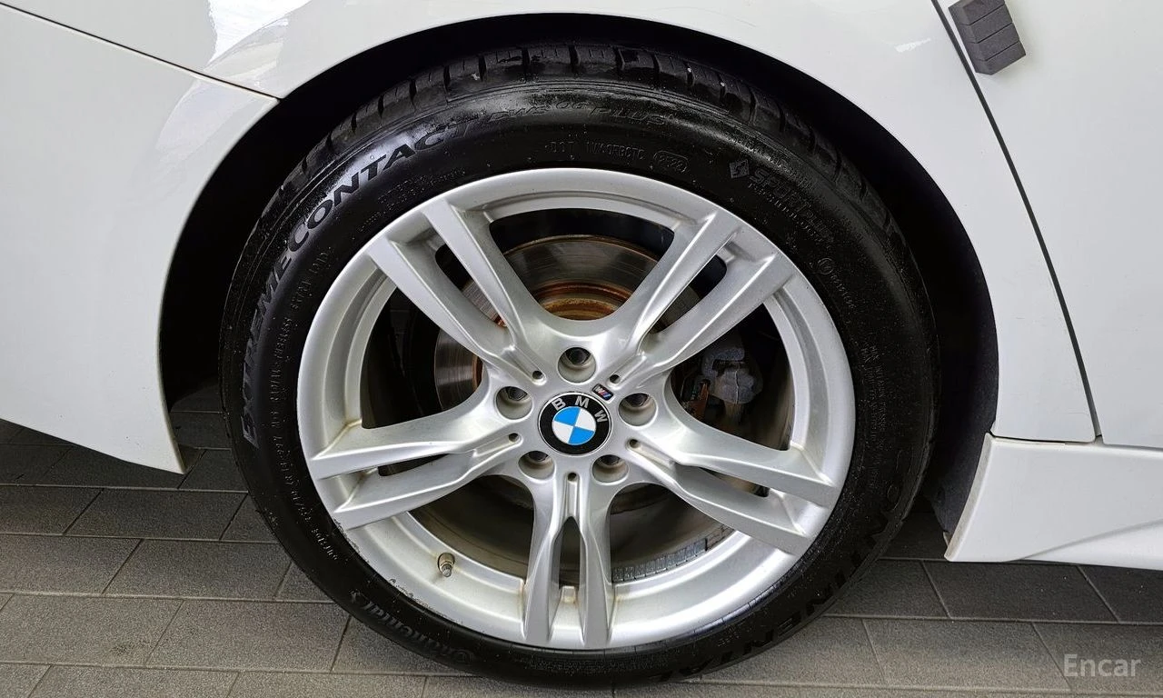 BMW 330 * ФИКСИРАНА ЦЕНА ДО БЪЛГАРИЯ * АВТОКРЕДИТ, снимка 6 - Автомобили и джипове - 55452407
