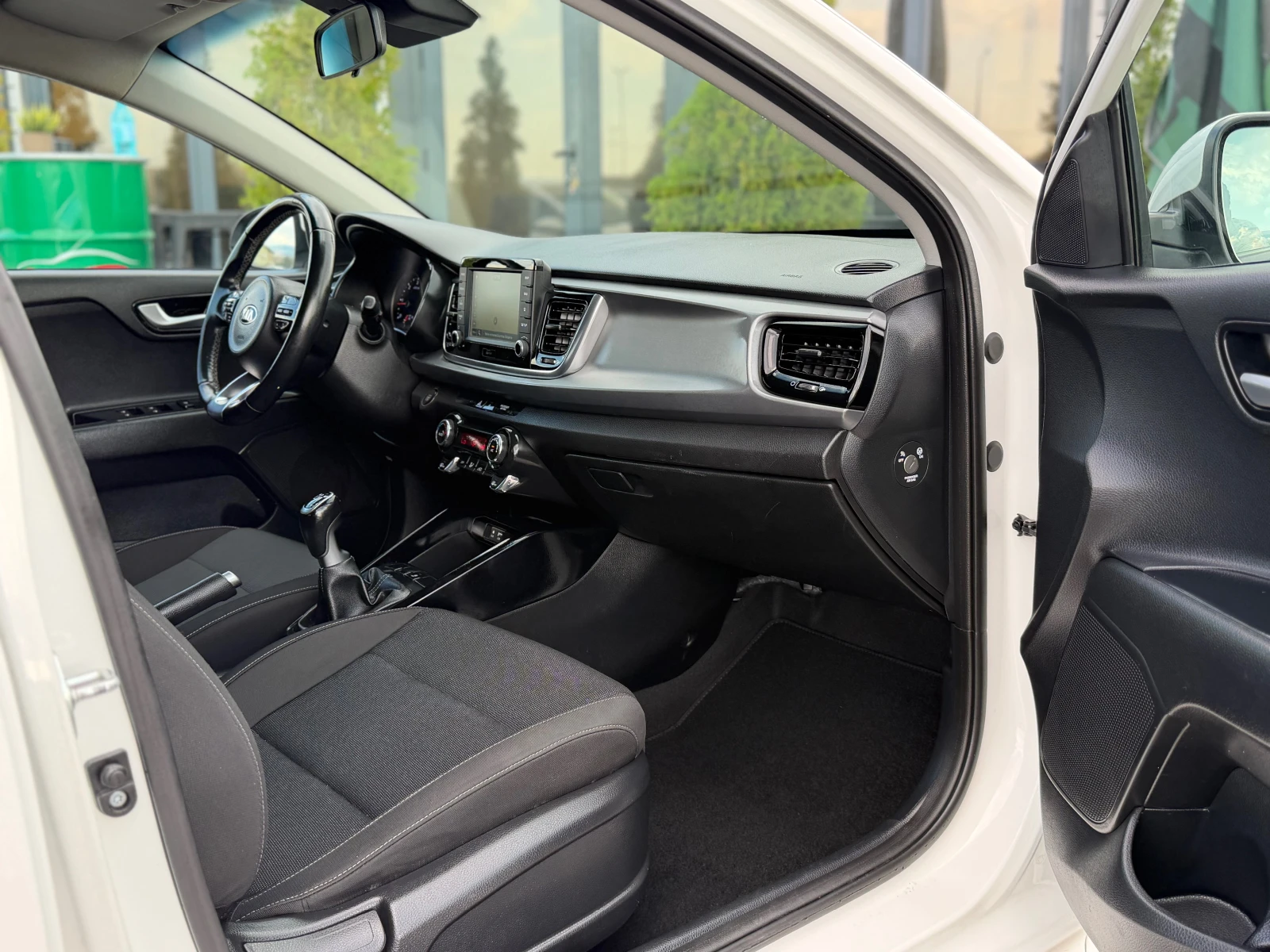 Kia Rio * 1.4 CRDI-90* NAVI* CAMERA* LED* START/STOP* , снимка 10 - Автомобили и джипове - 55612305