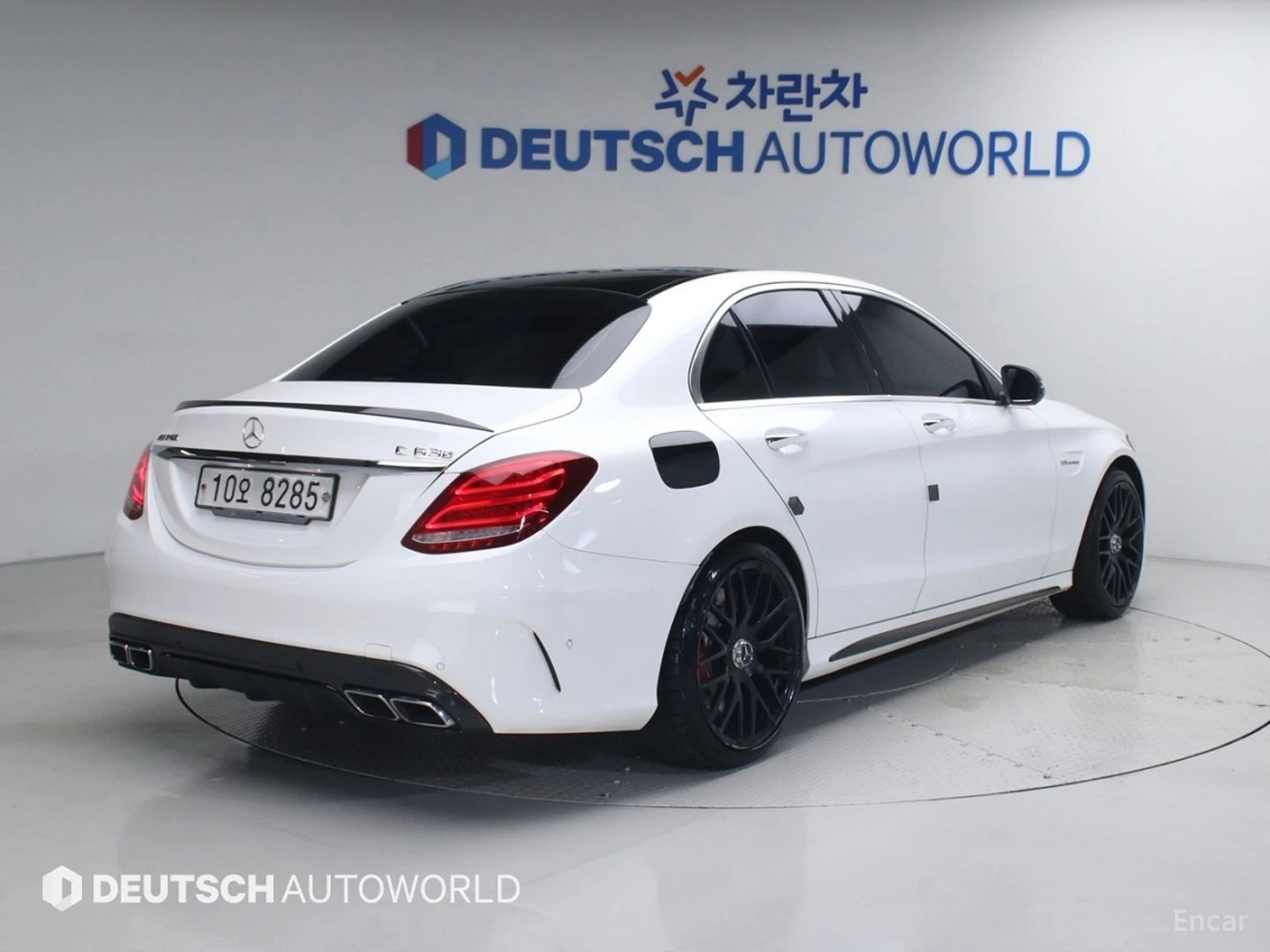 Mercedes-Benz C 63 AMG 360* HUD* КОЖА* НАВИ* ПАНО* АВТОКРЕДИТ, снимка 2 - Автомобили и джипове - 55618533