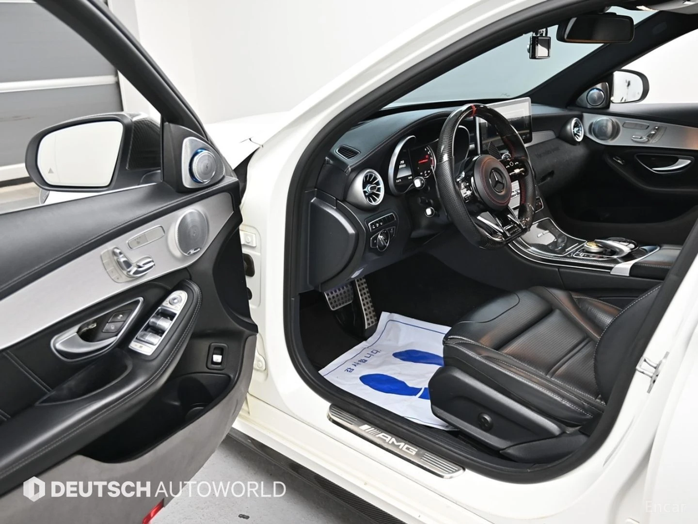 Mercedes-Benz C 63 AMG 360* HUD* КОЖА* НАВИ* ПАНО* АВТОКРЕДИТ, снимка 10 - Автомобили и джипове - 55618533
