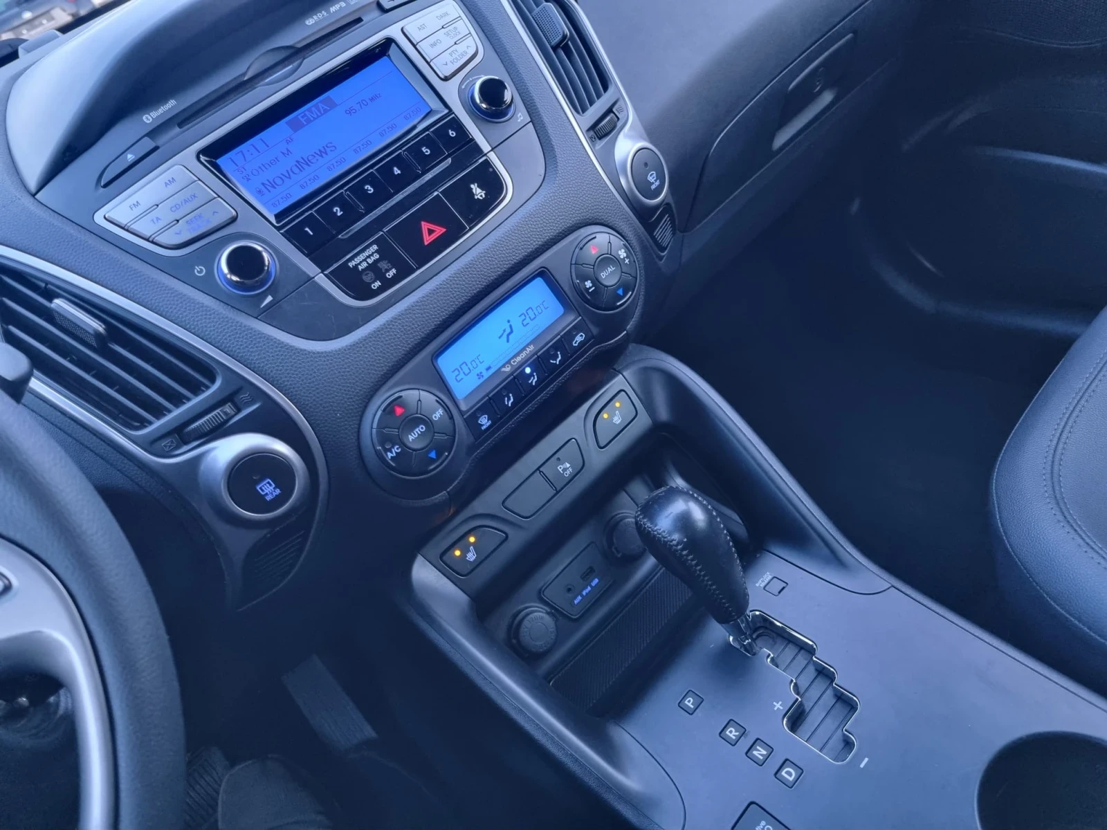 Hyundai IX35 2.0CRDi 4х4 ШВЕЙЦАРИЯ, снимка 12 - Автомобили и джипове - 53883638