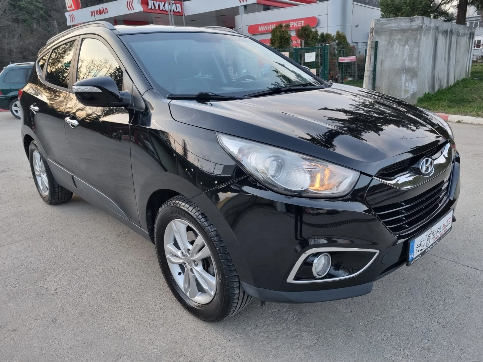 Hyundai IX35 2.0CRDi 4х4 ШВЕЙЦАРИЯ, снимка 2 - Автомобили и джипове - 53883638