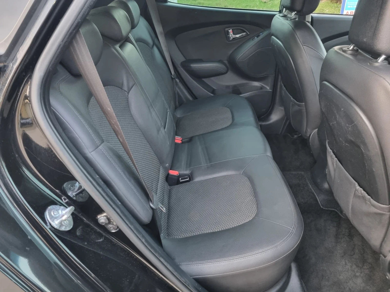 Hyundai IX35 2.0CRDi 4х4 ШВЕЙЦАРИЯ, снимка 7 - Автомобили и джипове - 53883638