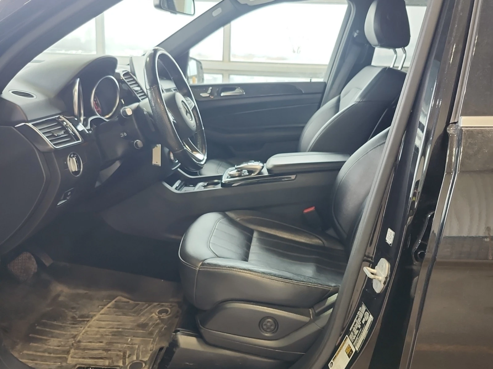 Mercedes-Benz GLE 350 D * * AMG * * CARFAX * * АВТО КРЕДИТ * * , снимка 6 - Автомобили и джипове - 54034509