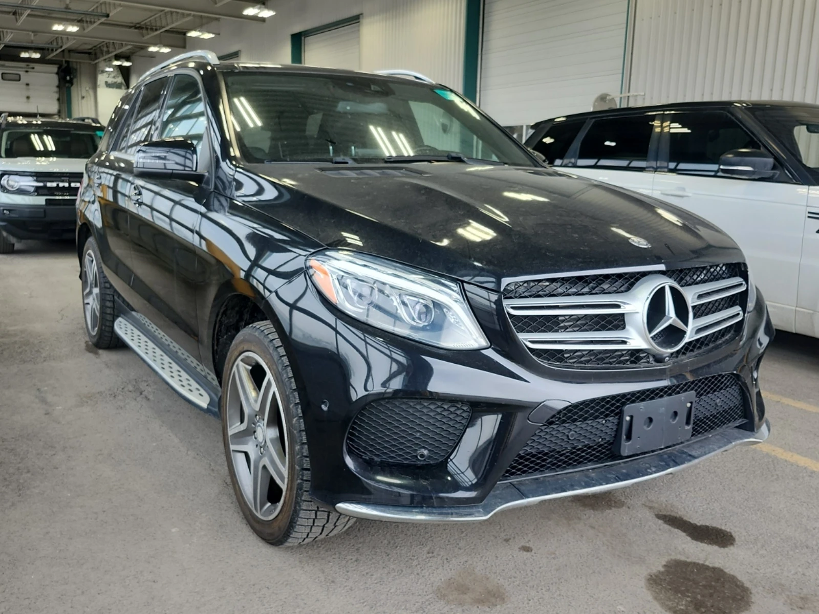Mercedes-Benz GLE 350 D * * AMG * * CARFAX * * АВТО КРЕДИТ * * , снимка 2 - Автомобили и джипове - 54034509