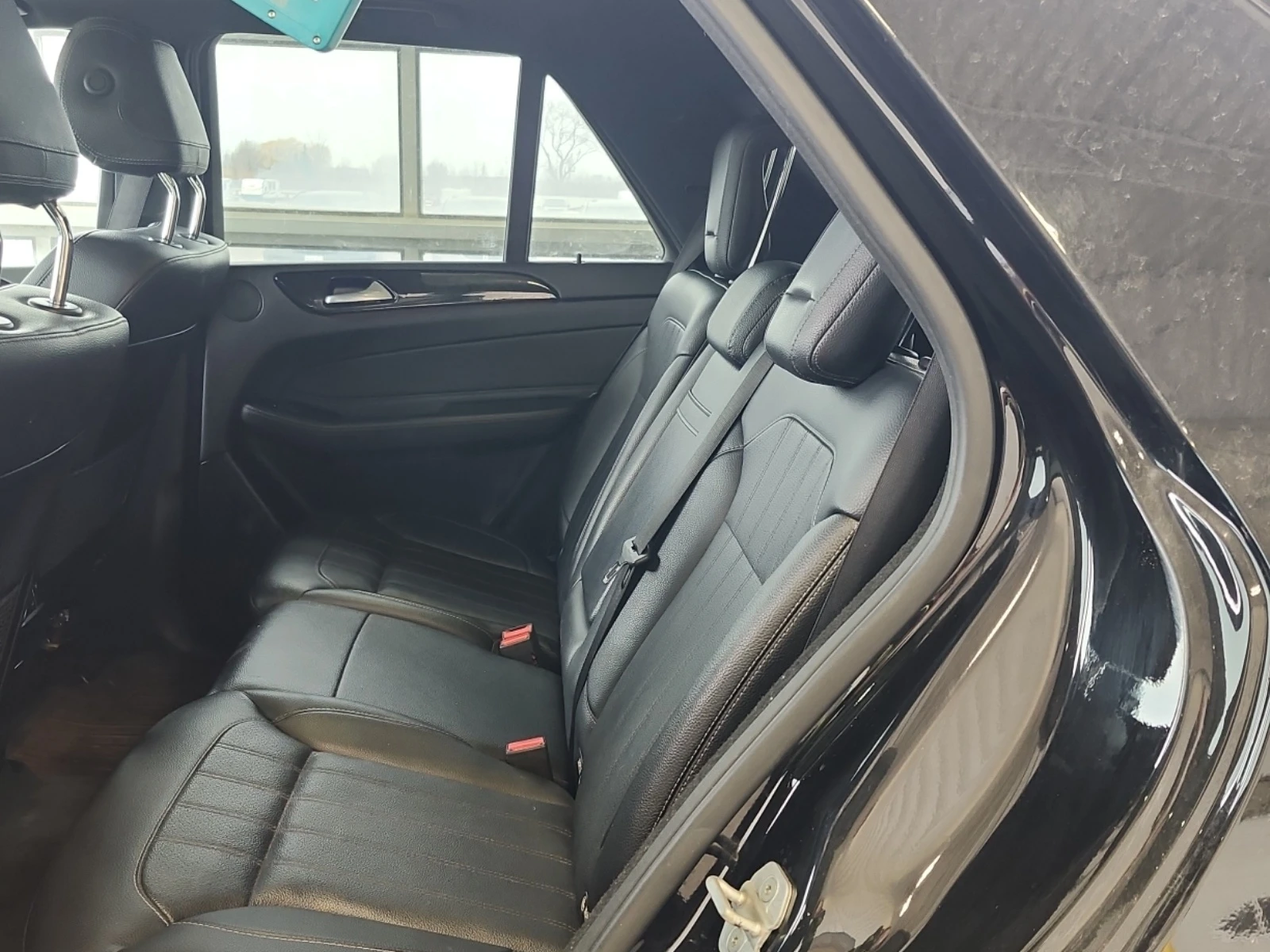 Mercedes-Benz GLE 350 D * * AMG * * CARFAX * * АВТО КРЕДИТ * * , снимка 11 - Автомобили и джипове - 54034509