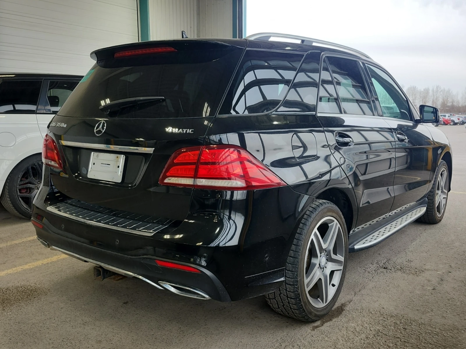Mercedes-Benz GLE 350 D * * AMG * * CARFAX * * АВТО КРЕДИТ * * , снимка 3 - Автомобили и джипове - 54034509