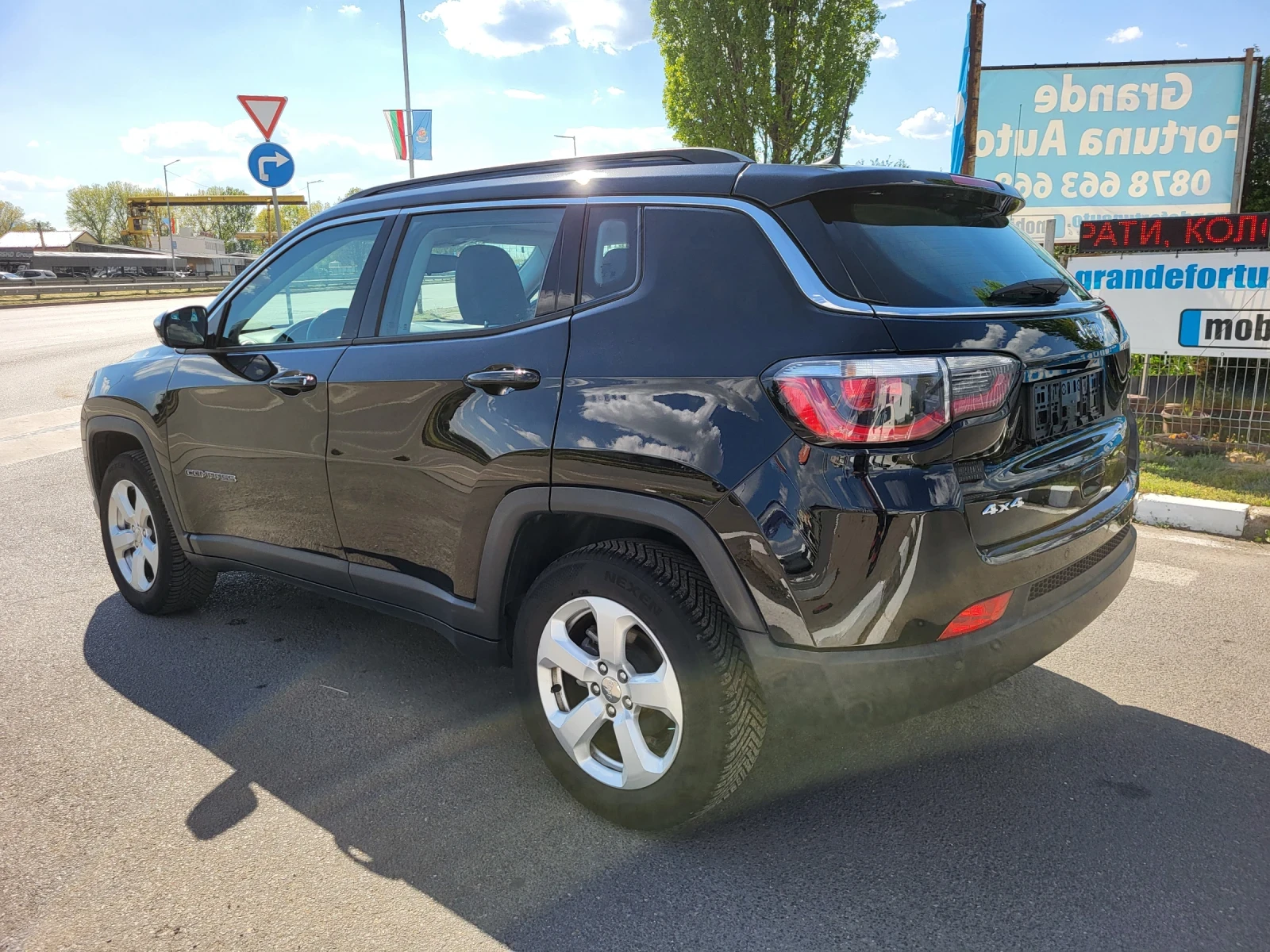 Jeep Compass 2.0 MULTIJET 140 KC 4X4, снимка 7 - Автомобили и джипове - 54430986