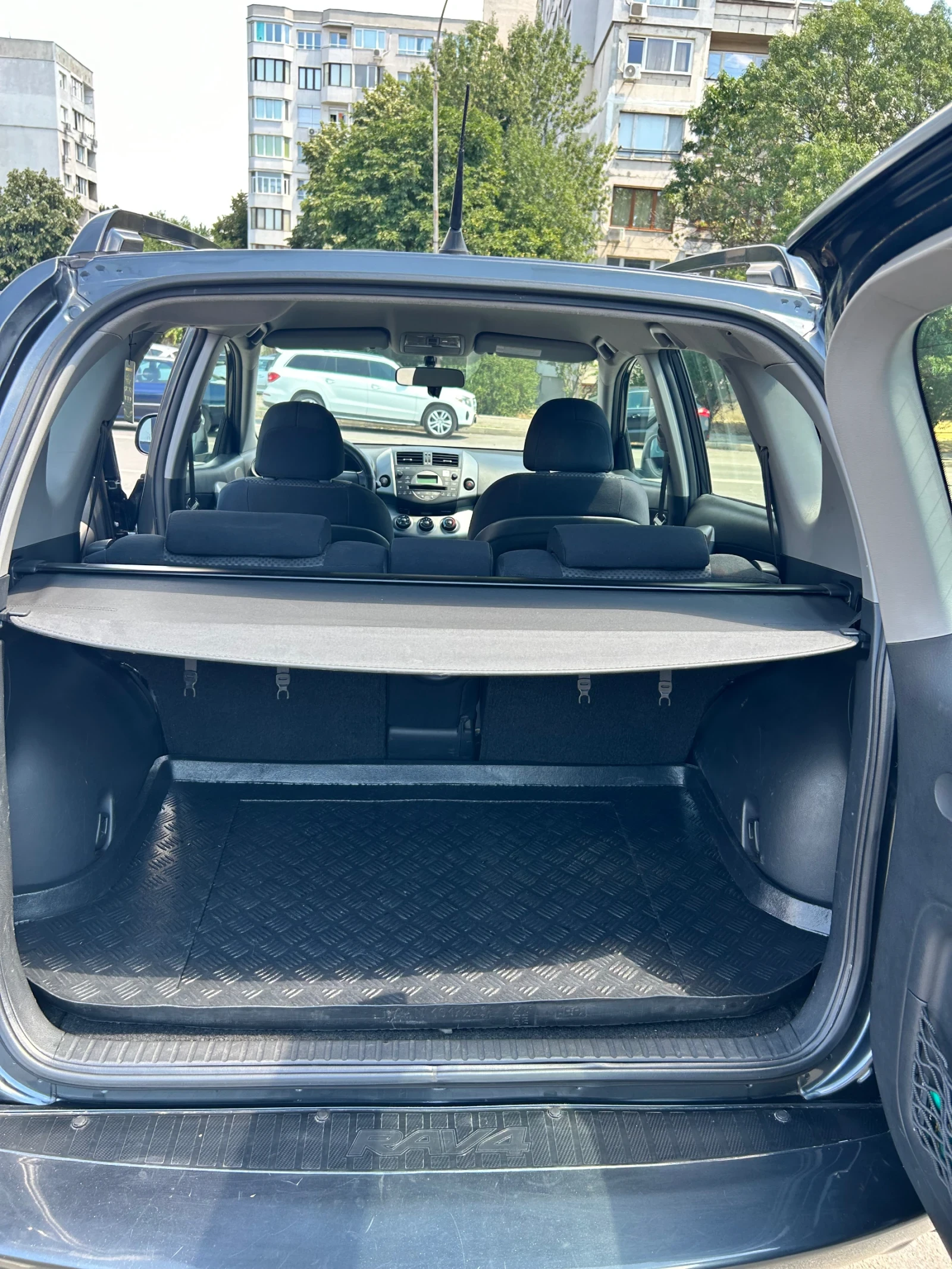 Toyota Rav4, снимка 6 - Автомобили и джипове - 55530273