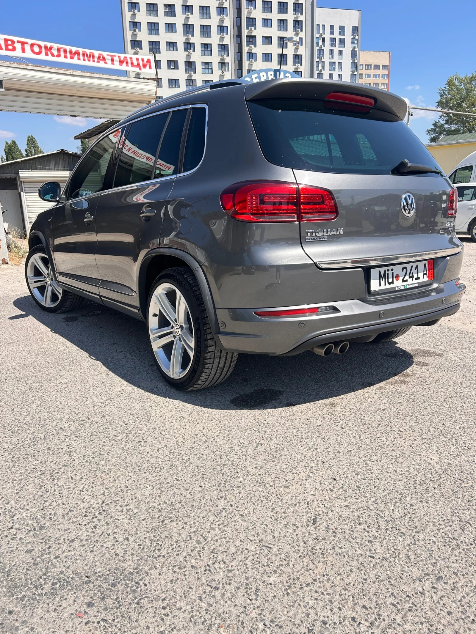 VW Tiguan 2.0TDI 4Motion 177PS* R-Line* DynAudio* Pan* , снимка 2 - Автомобили и джипове - 56024080