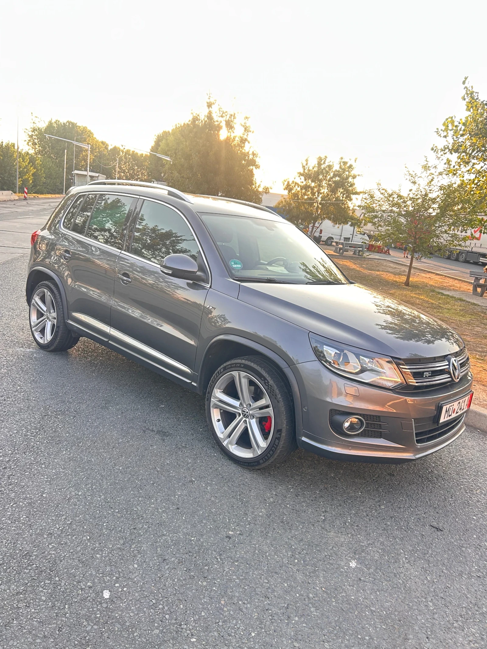 VW Tiguan 2.0TDI 4Motion 177PS* R-Line* DynAudio* Pan* , снимка 8 - Автомобили и джипове - 56024080
