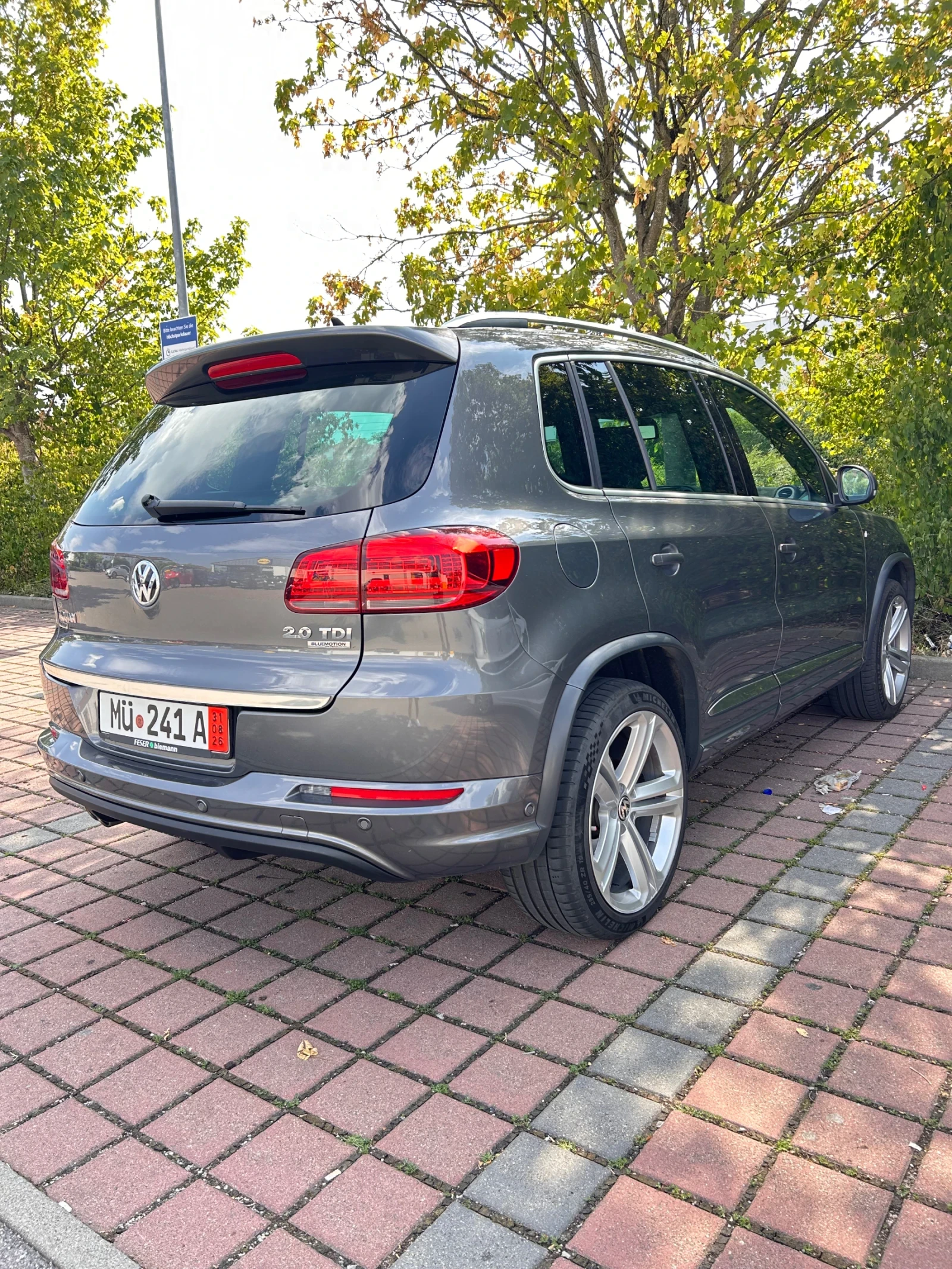VW Tiguan 2.0TDI 4Motion 177PS* R-Line* DynAudio* Pan* , снимка 5 - Автомобили и джипове - 56024080