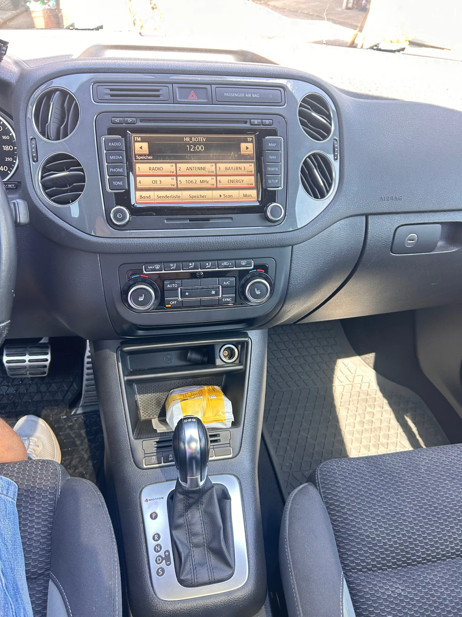 VW Tiguan 2.0TDI 4Motion 177PS* R-Line* DynAudio* Pan* , снимка 13 - Автомобили и джипове - 56024080