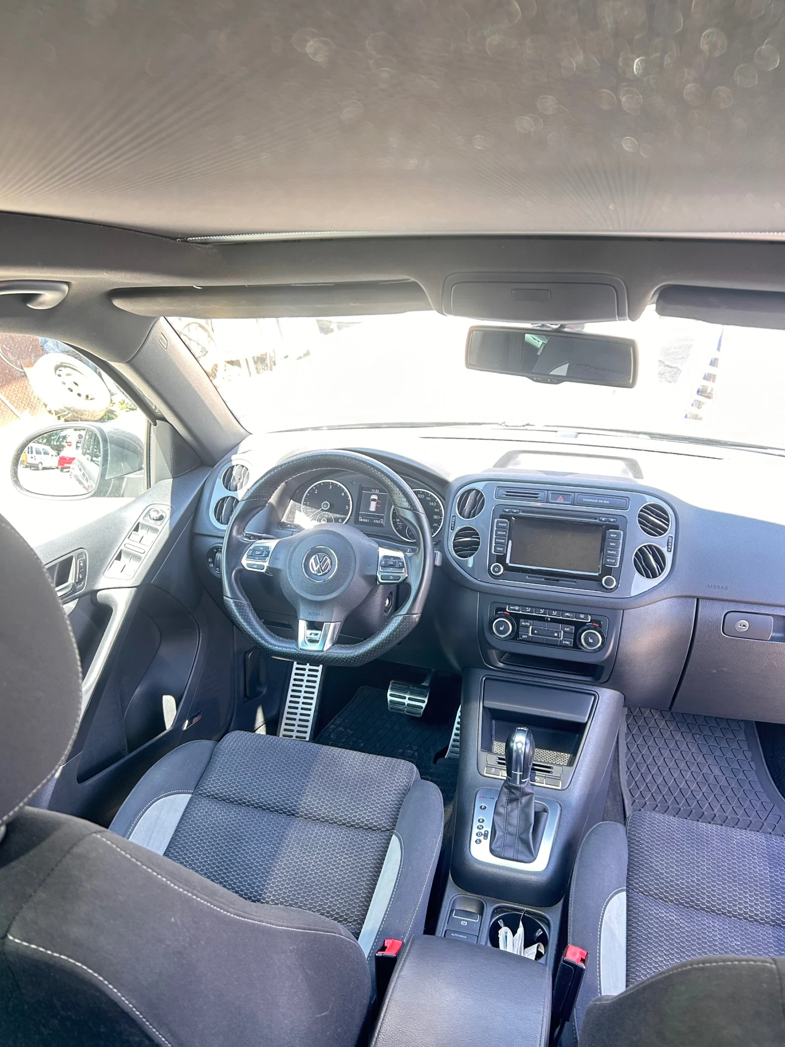 VW Tiguan 2.0TDI 4Motion 177PS* R-Line* DynAudio* Pan* , снимка 11 - Автомобили и джипове - 56024080