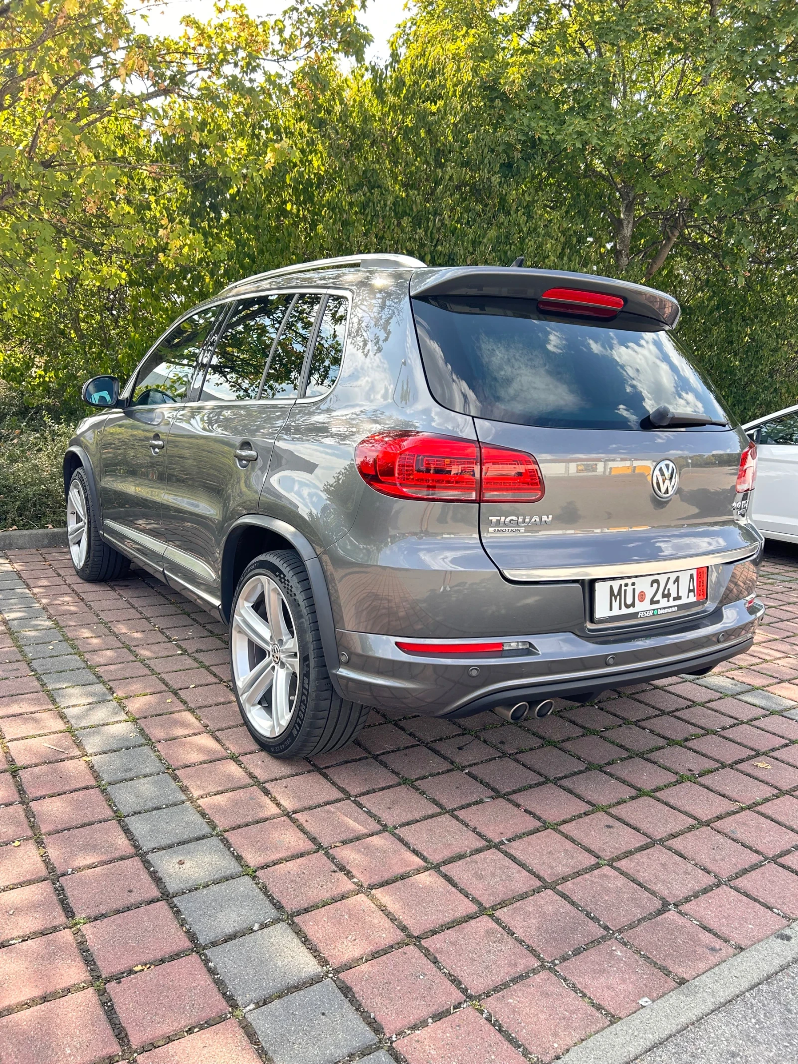 VW Tiguan 2.0TDI 4Motion 177PS* R-Line* DynAudio* Pan* , снимка 6 - Автомобили и джипове - 56024080